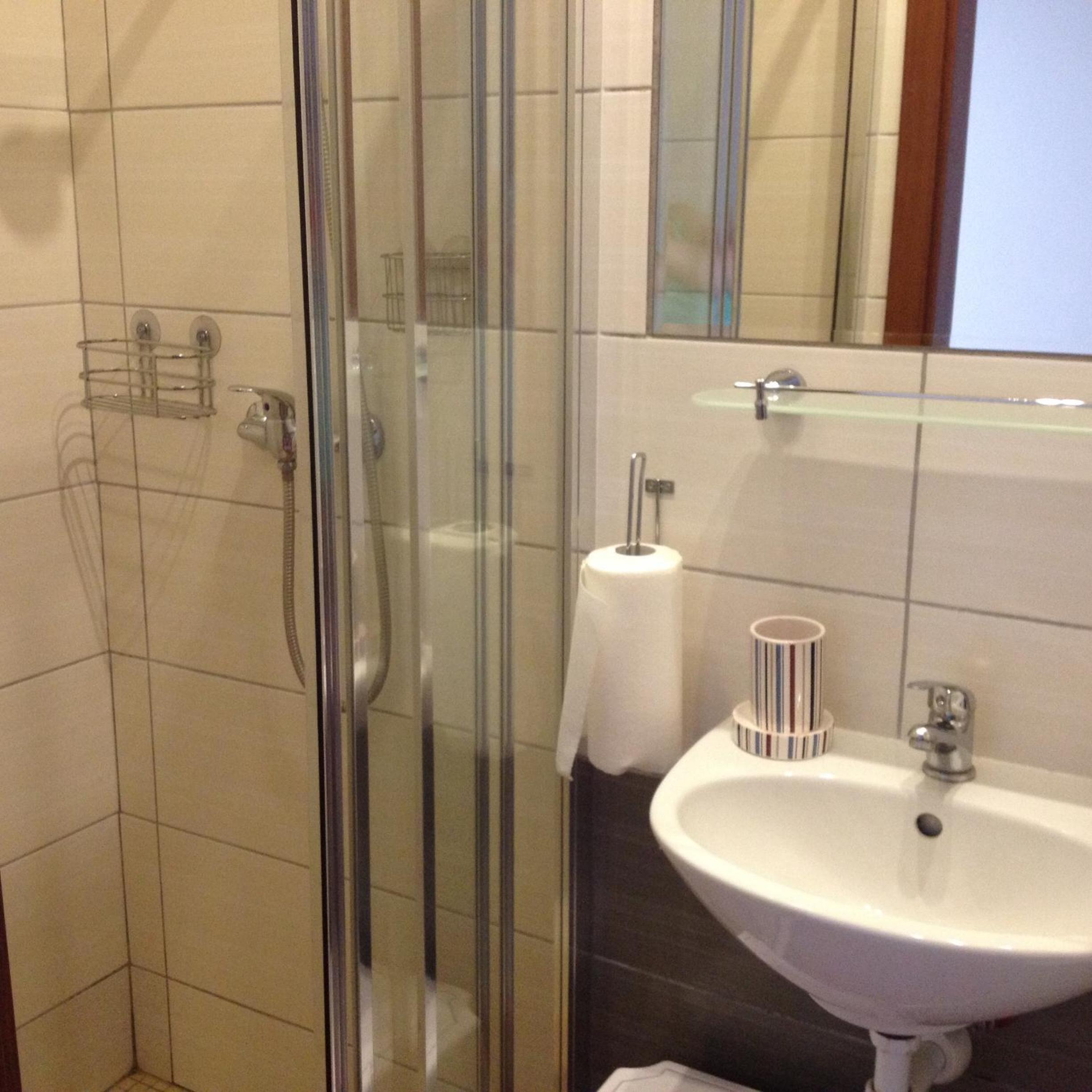 Quadruple Room with Shared Bathroom photo 3