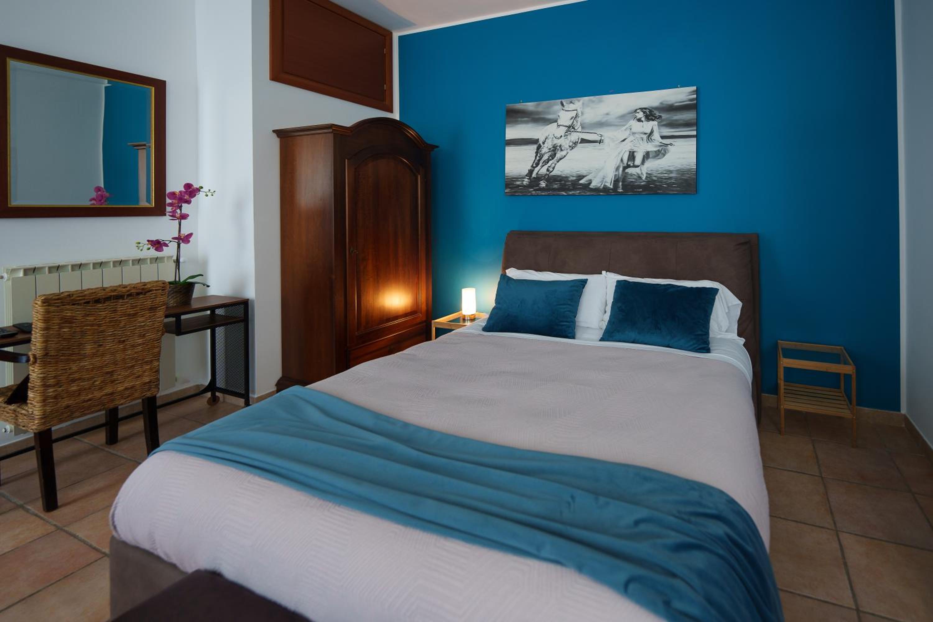 Quadruple Room with Lake View - Photo 10