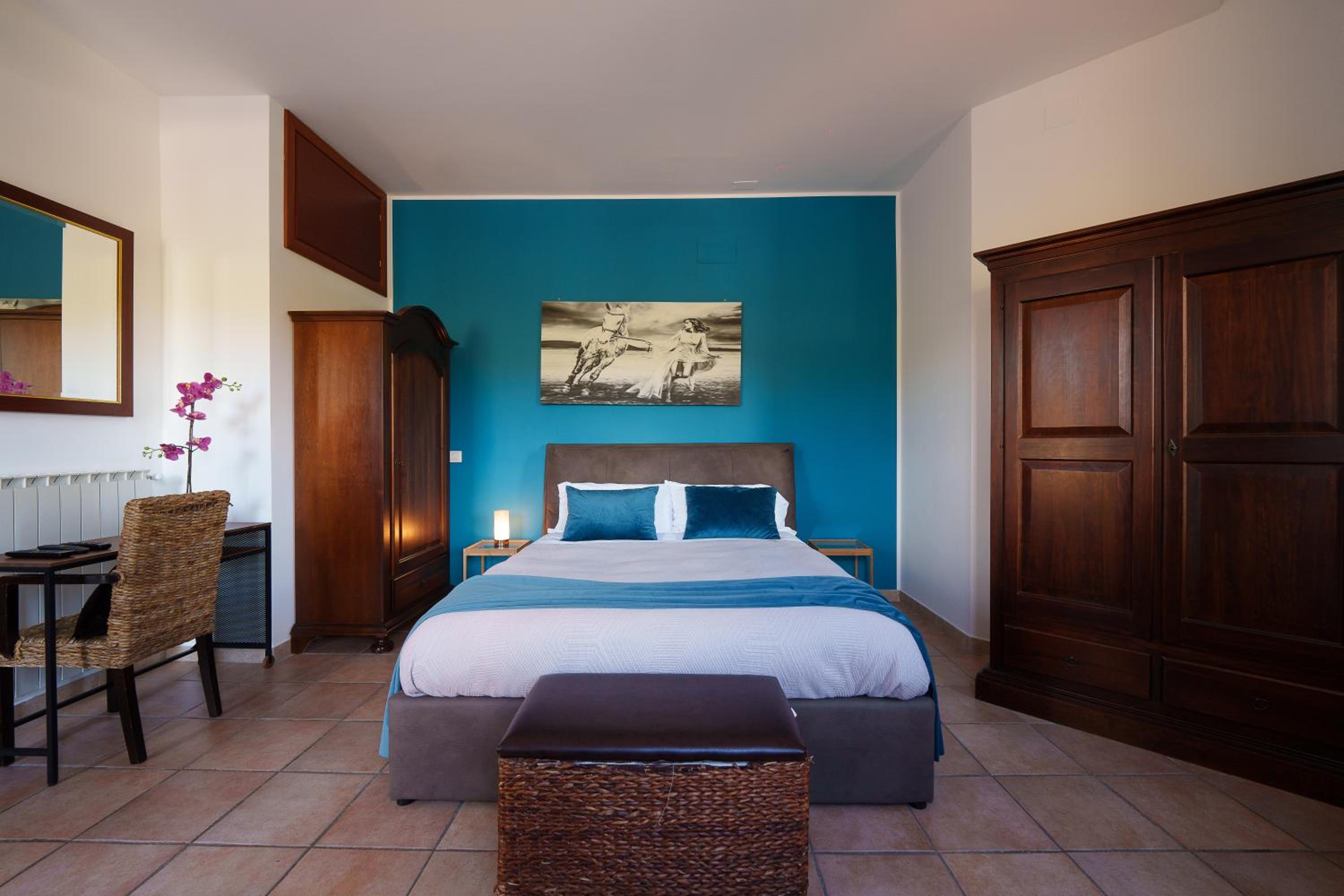 Quadruple Room with Lake View - Photo 15