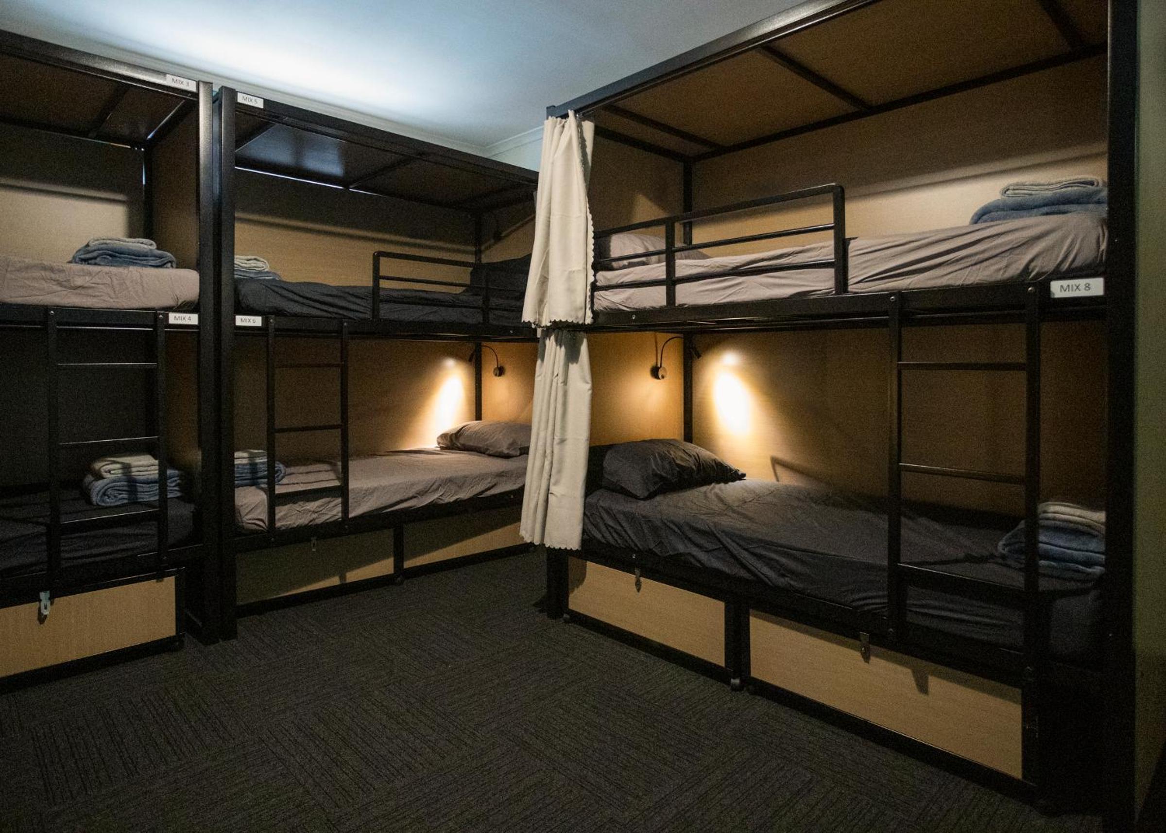 Bed in 8-Bed Mixed Dormitory Room photo 1