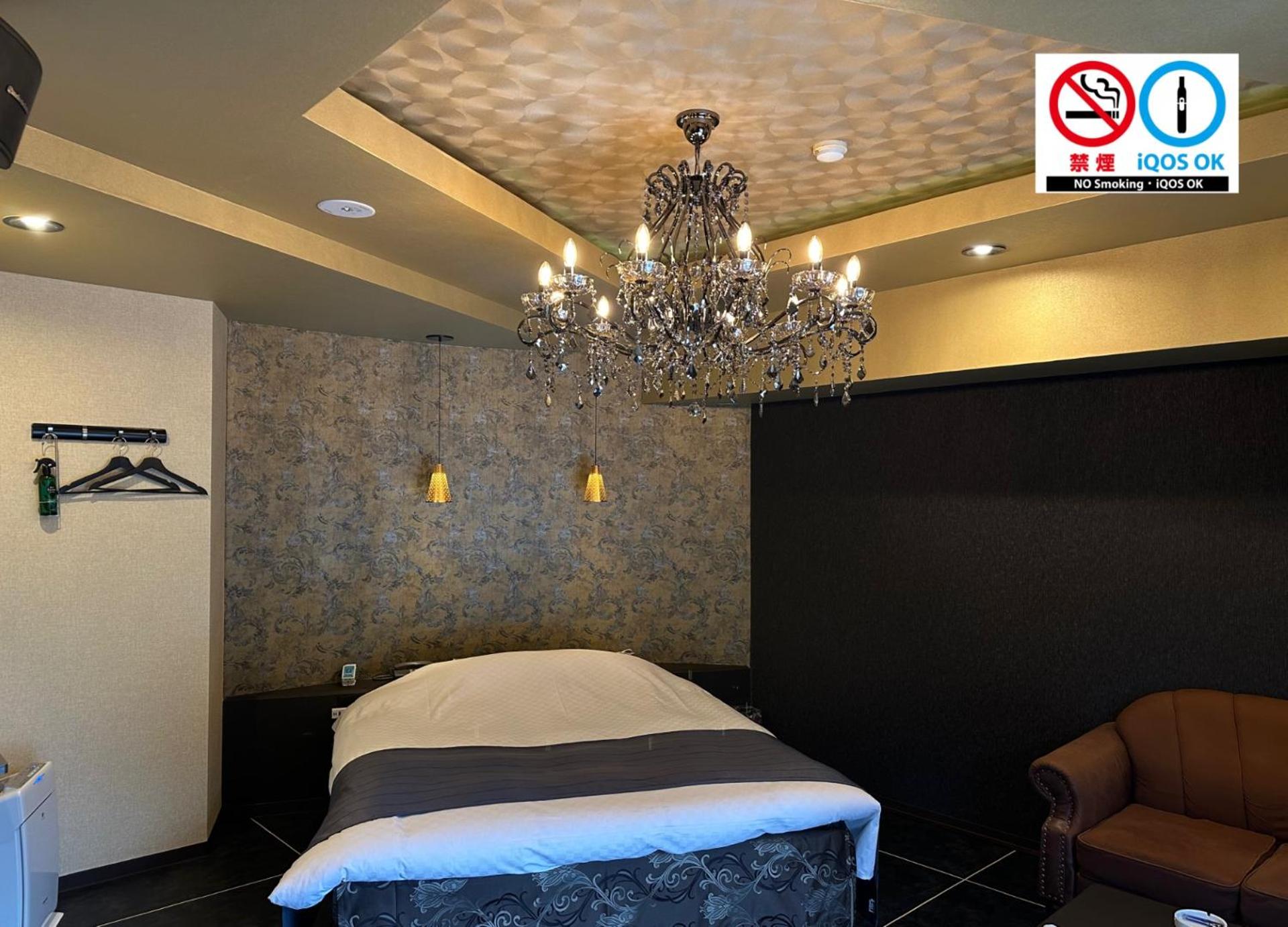 Deluxe Queen Room - Photo 10