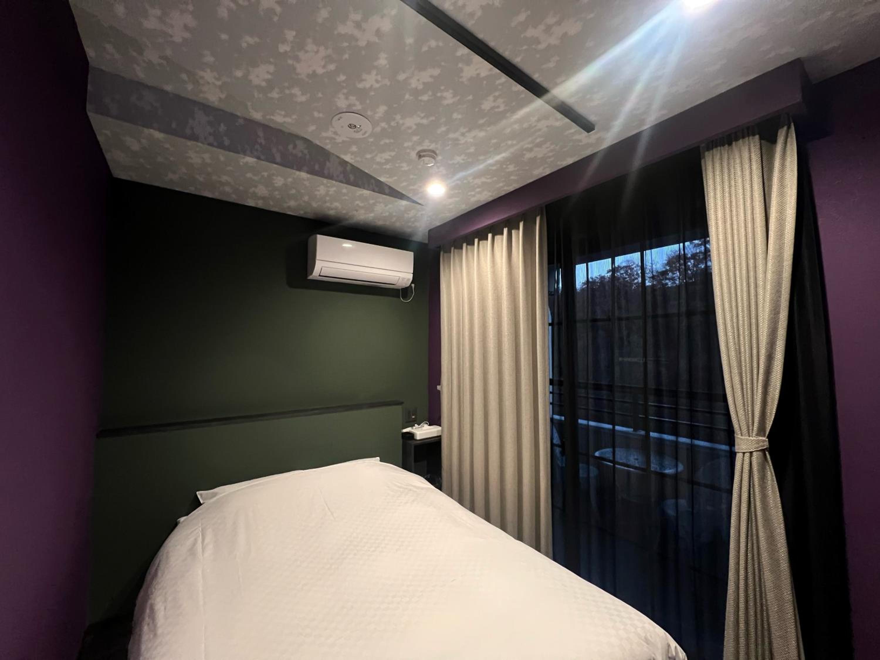 Small Double Room - Photo 13