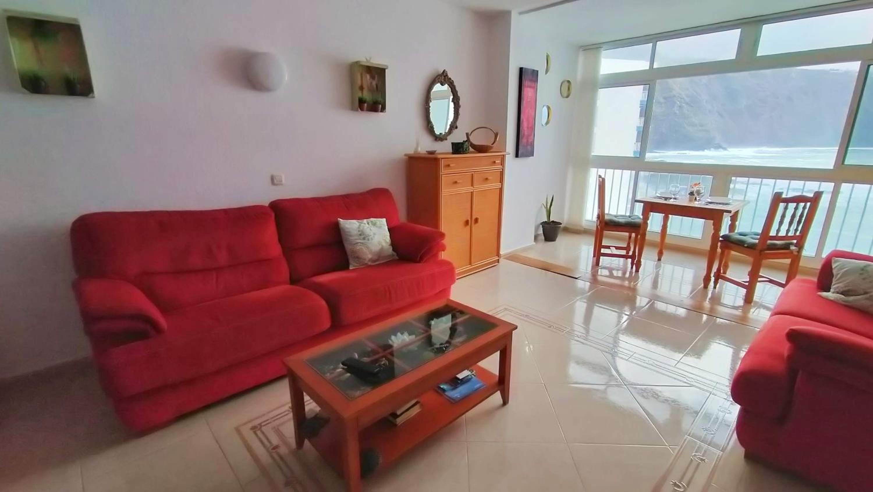 Estudio con vista al mar