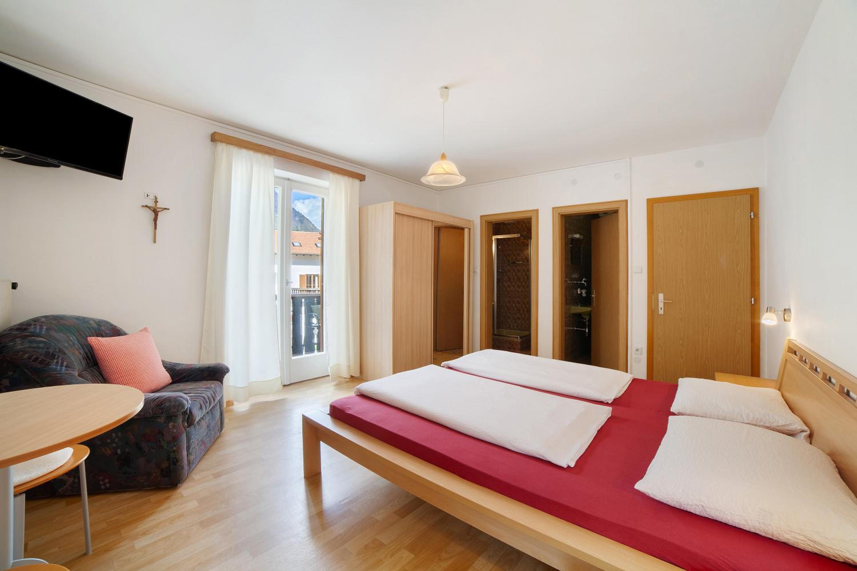 Two-Bedroom Deluxe Apartment with Garden View photo 1