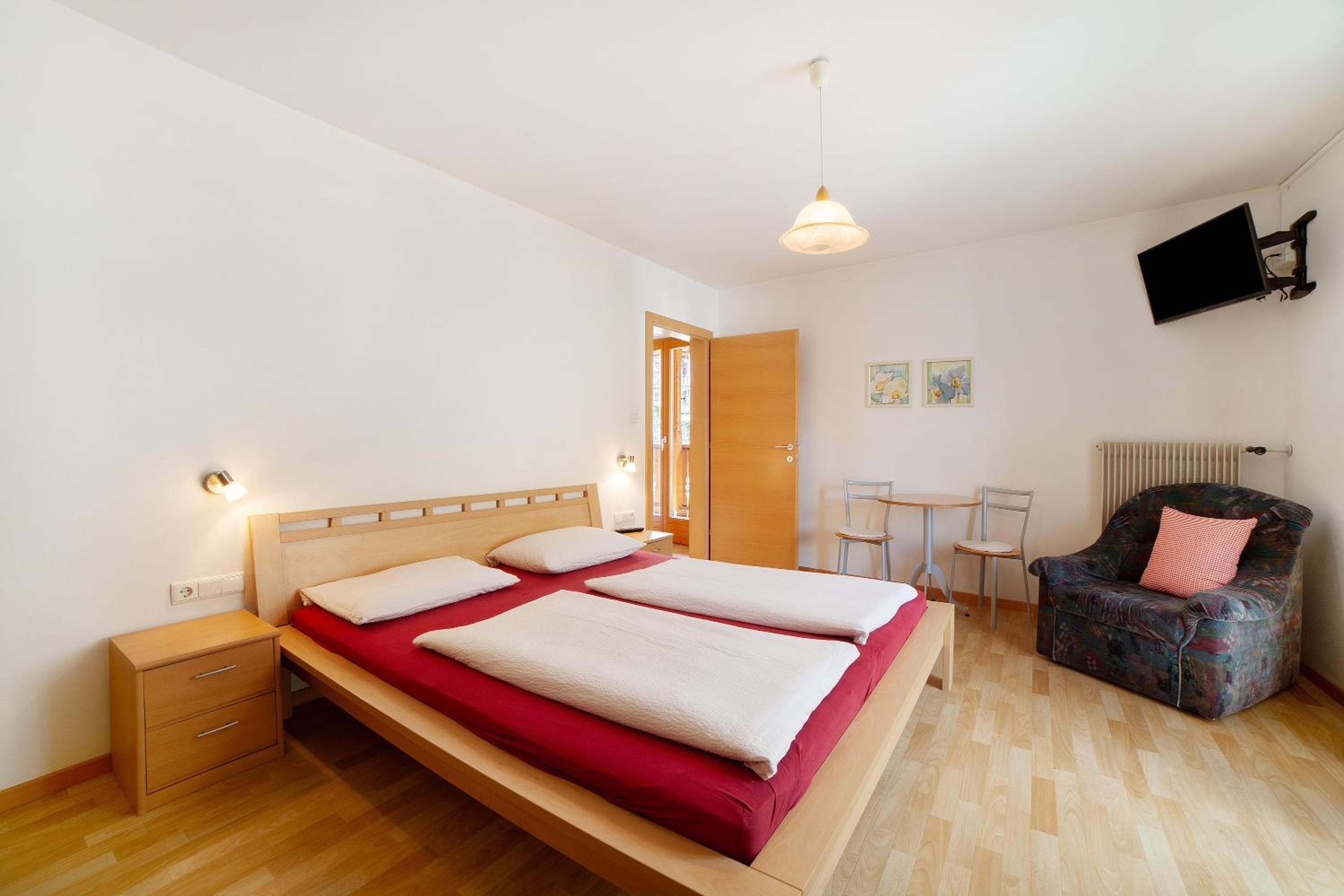 Two-Bedroom Deluxe Apartment with Garden View photo 2