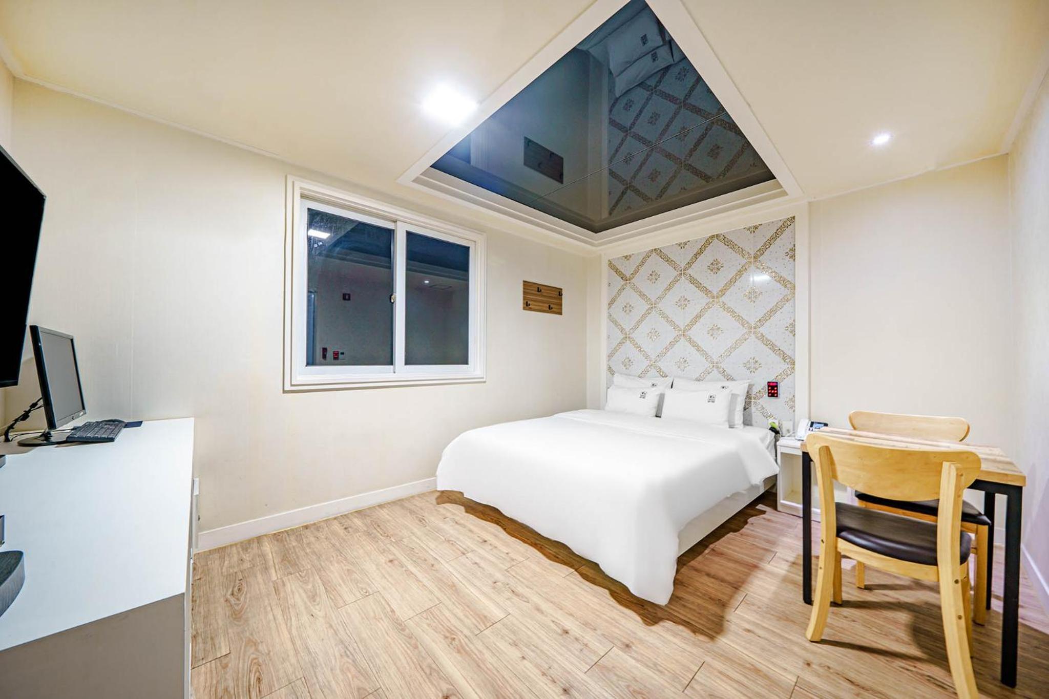 Standard Double Room - Photo 3