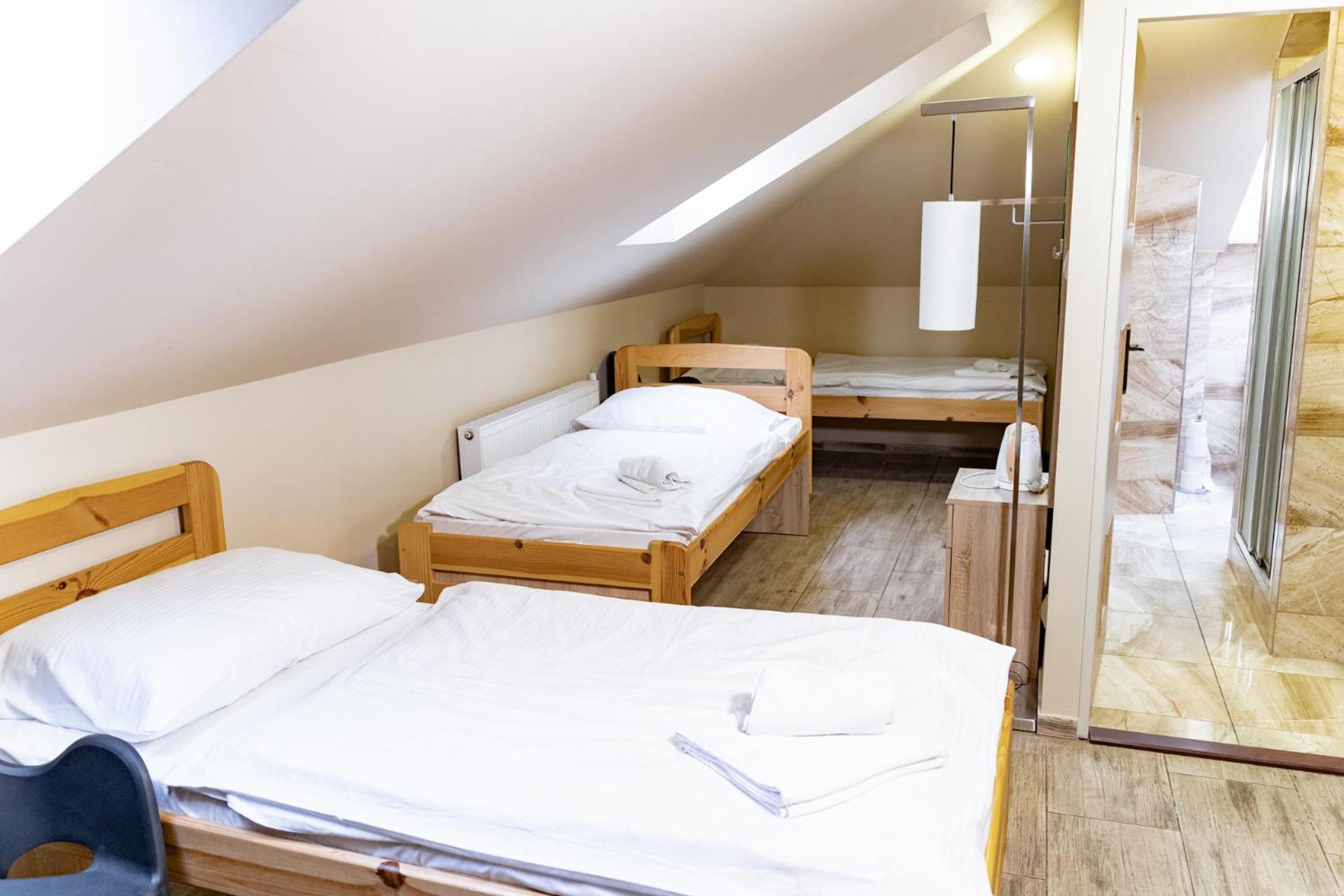 Quintuple Room