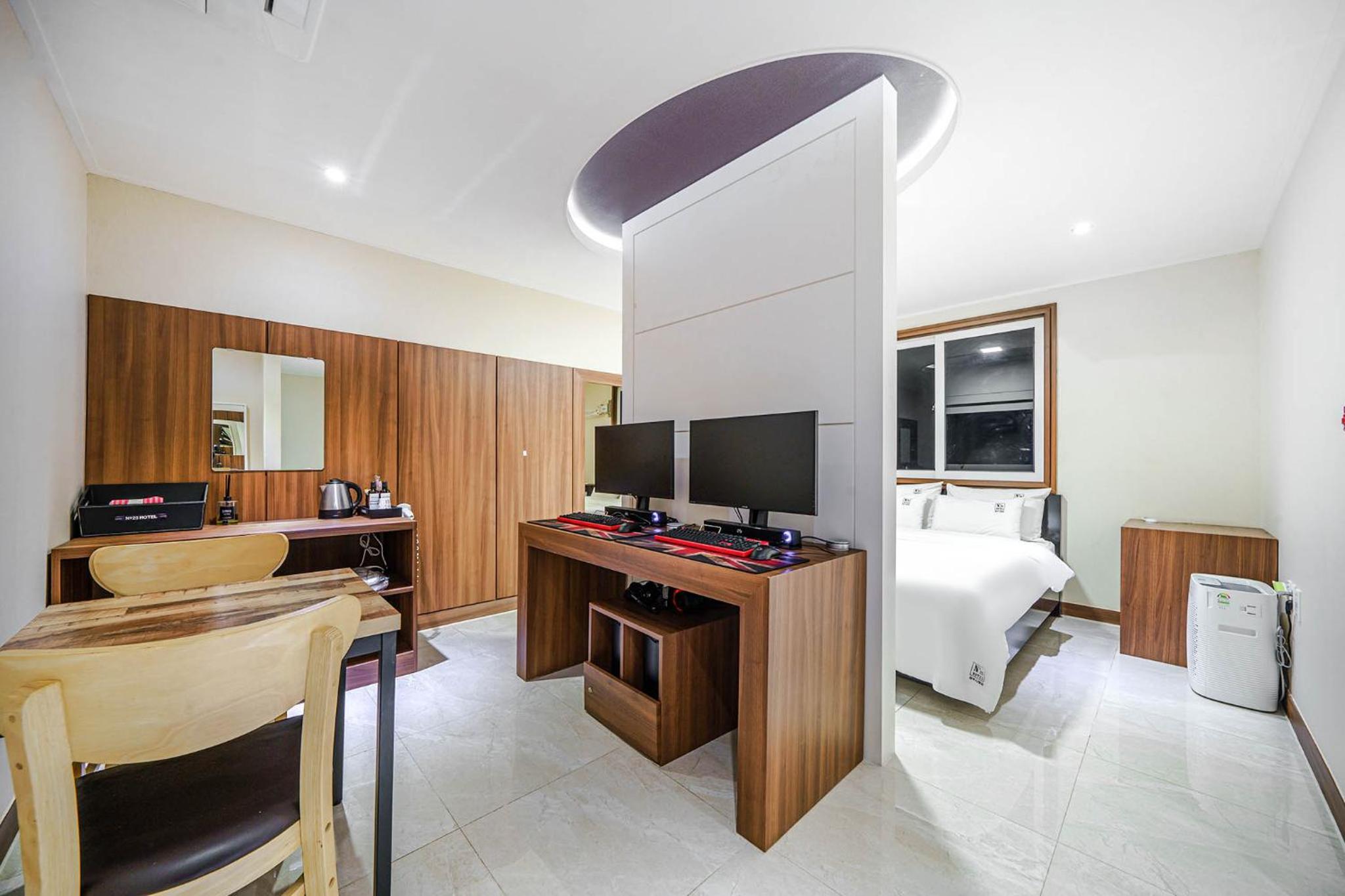Suite - Photo 5