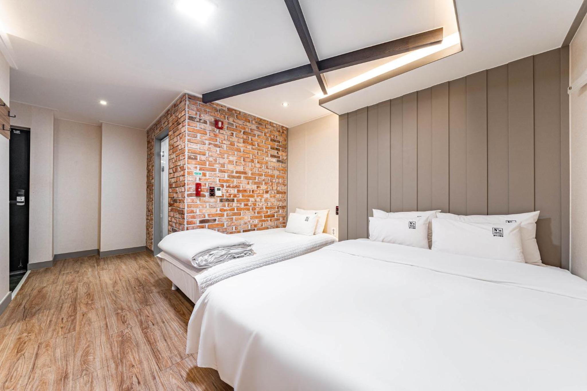 Deluxe Twin Room - Photo 1