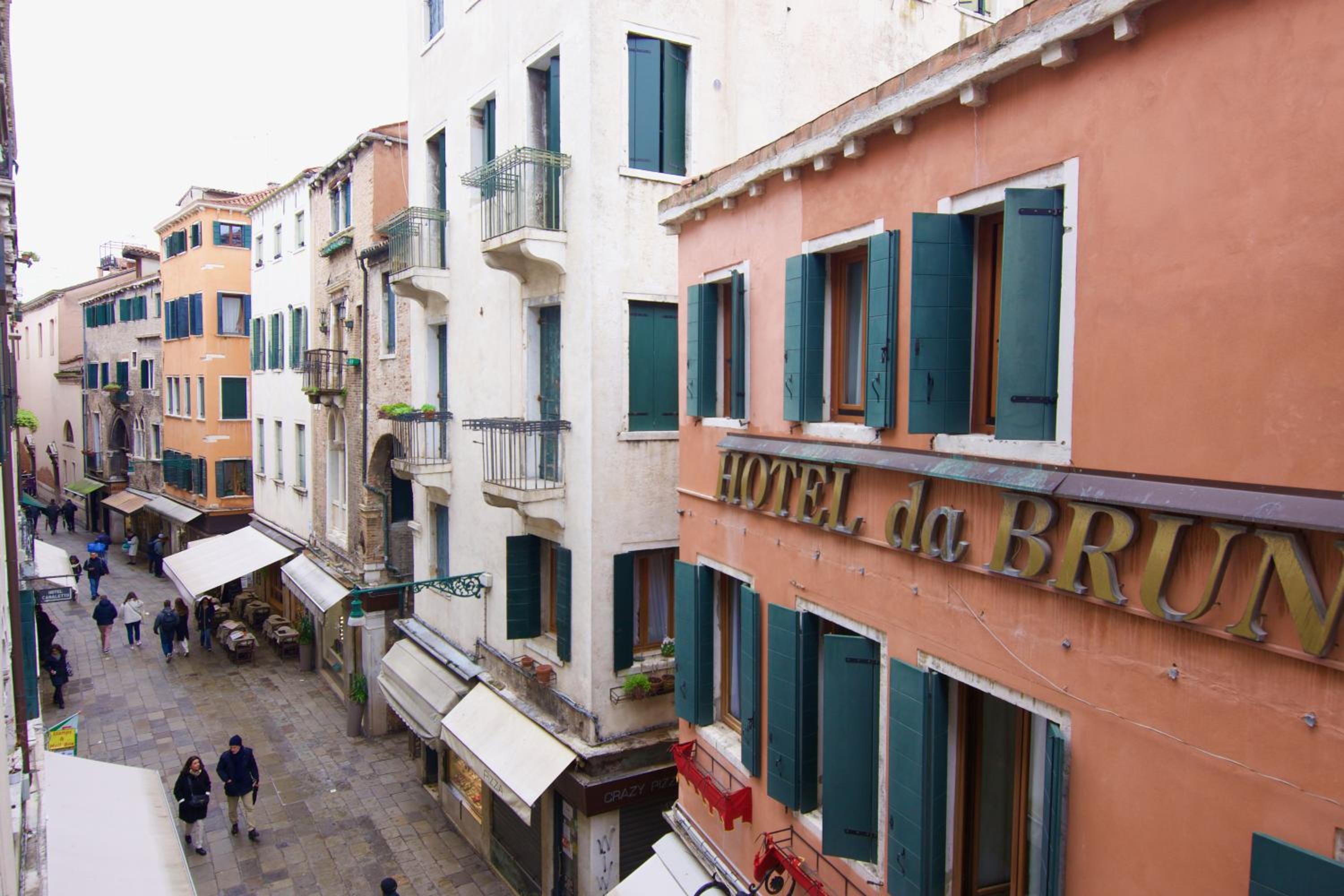 Two-Bedroom Apartment with Terrace - Salizzada San Lio photo 2