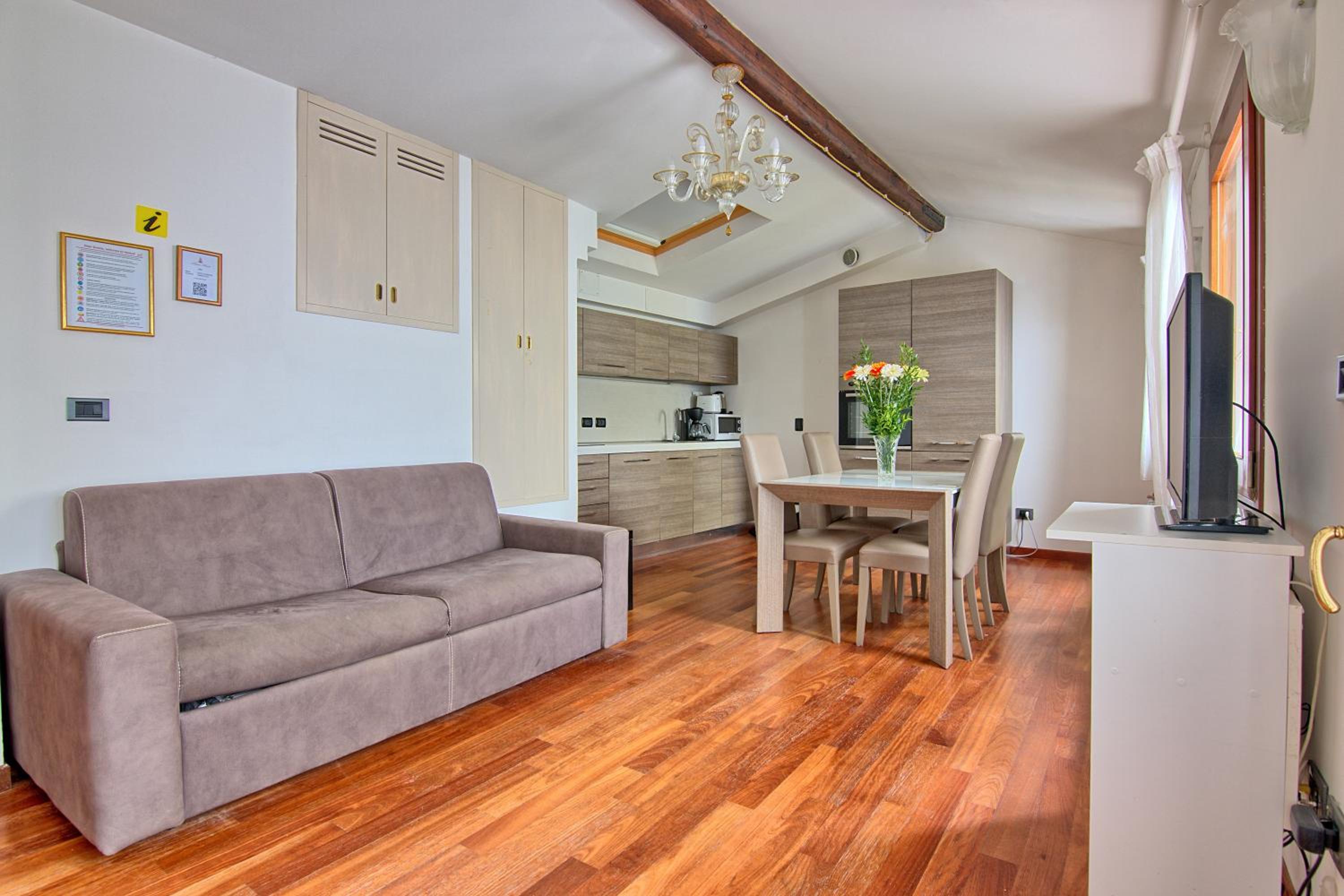 Two-Bedroom Apartment with Terrace - Salizzada San Lio photo 1