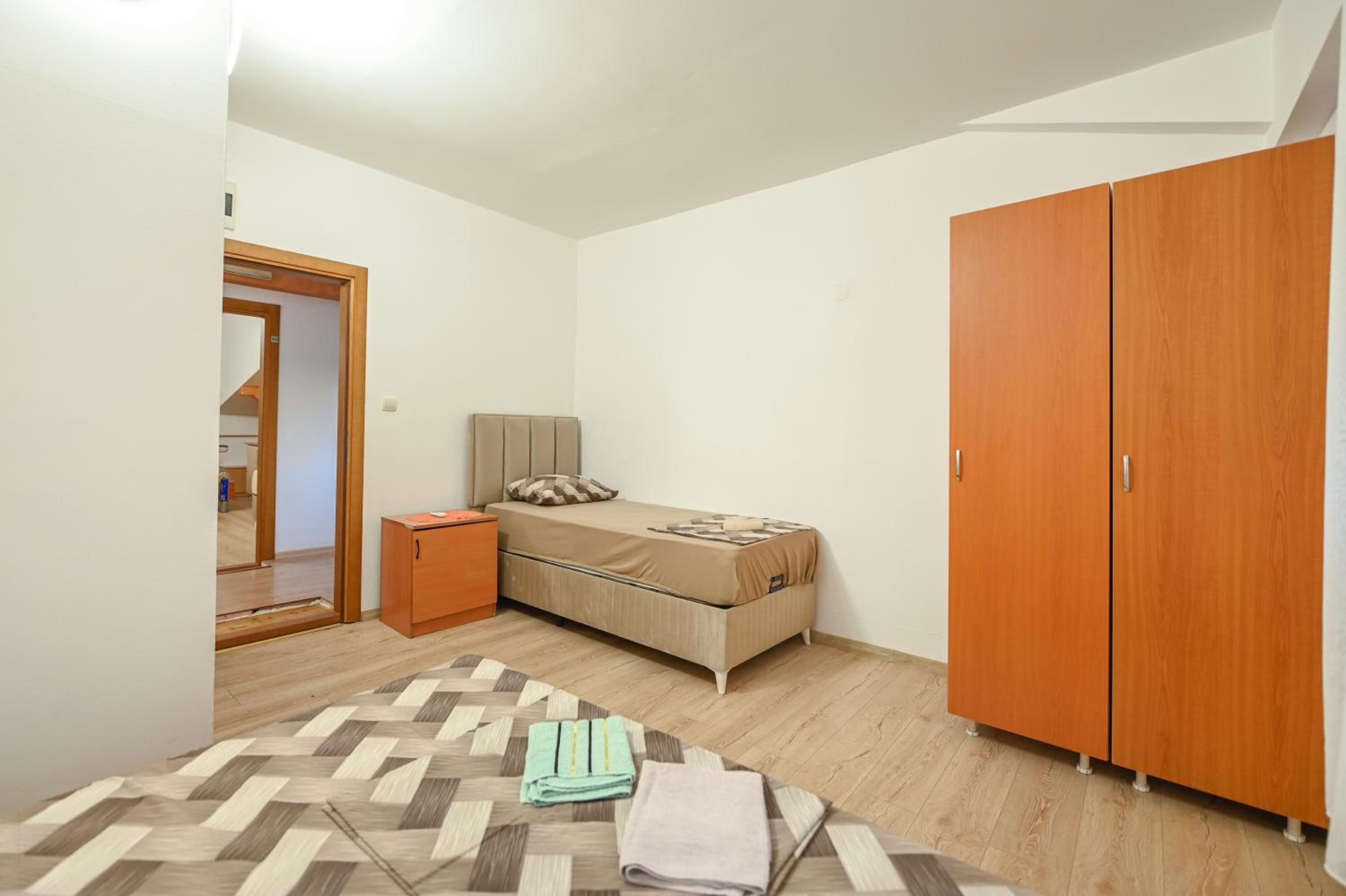 Economy Triple Room - Photo 10