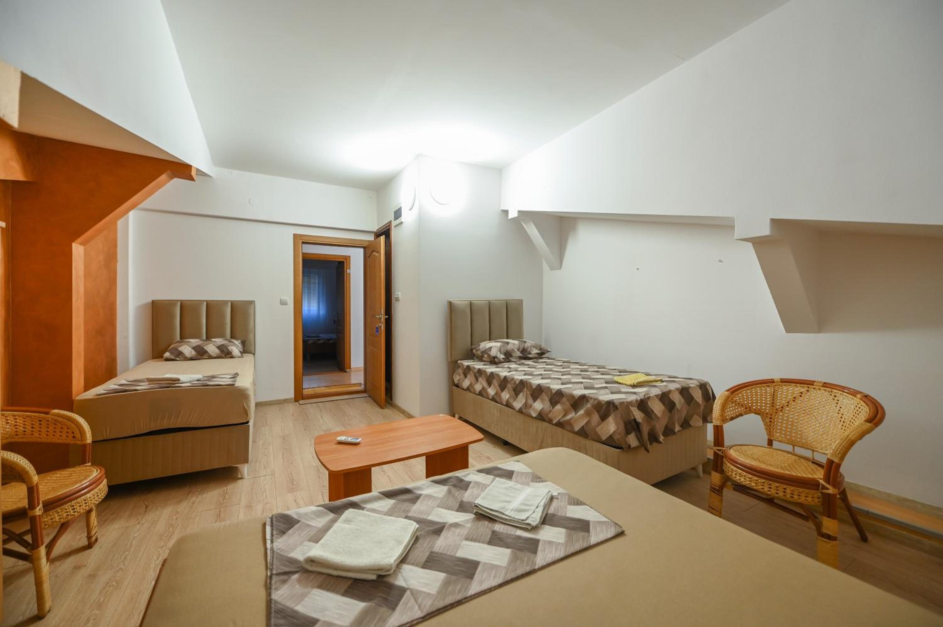 Economy Triple Room - Photo 1