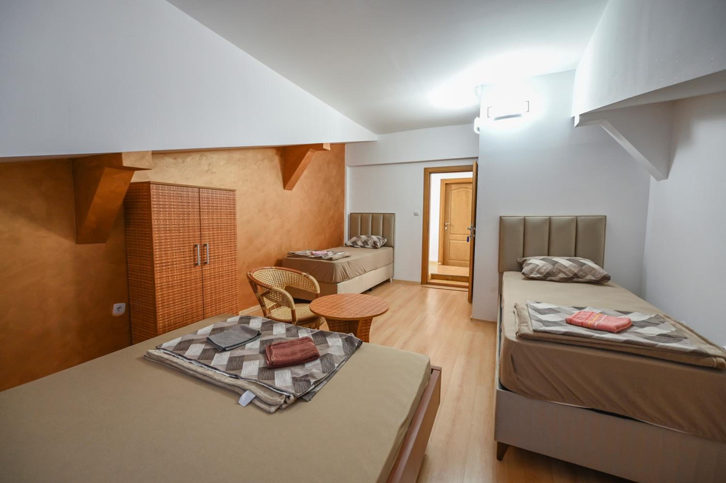 Economy Triple Room - Photo 27