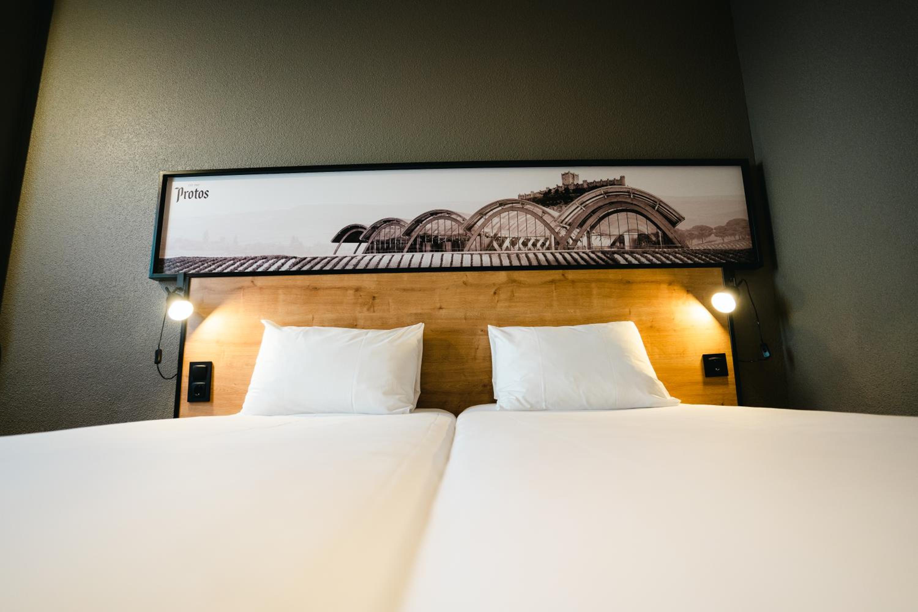 Standard Twin Room - Photo 5