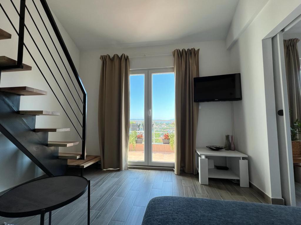 Apartment with Sea View photo 2