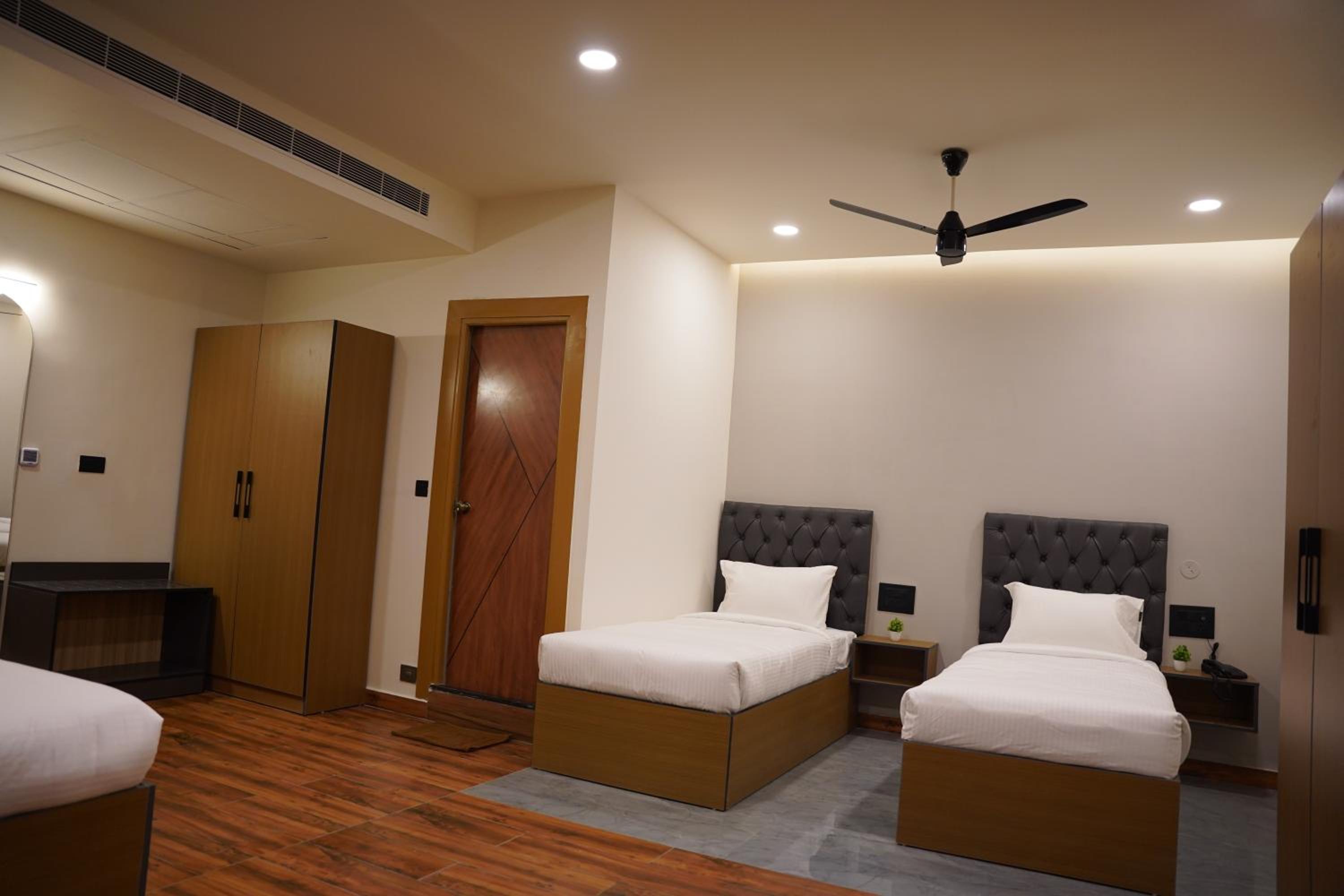 Quadruple Room with Bathroom photo 2