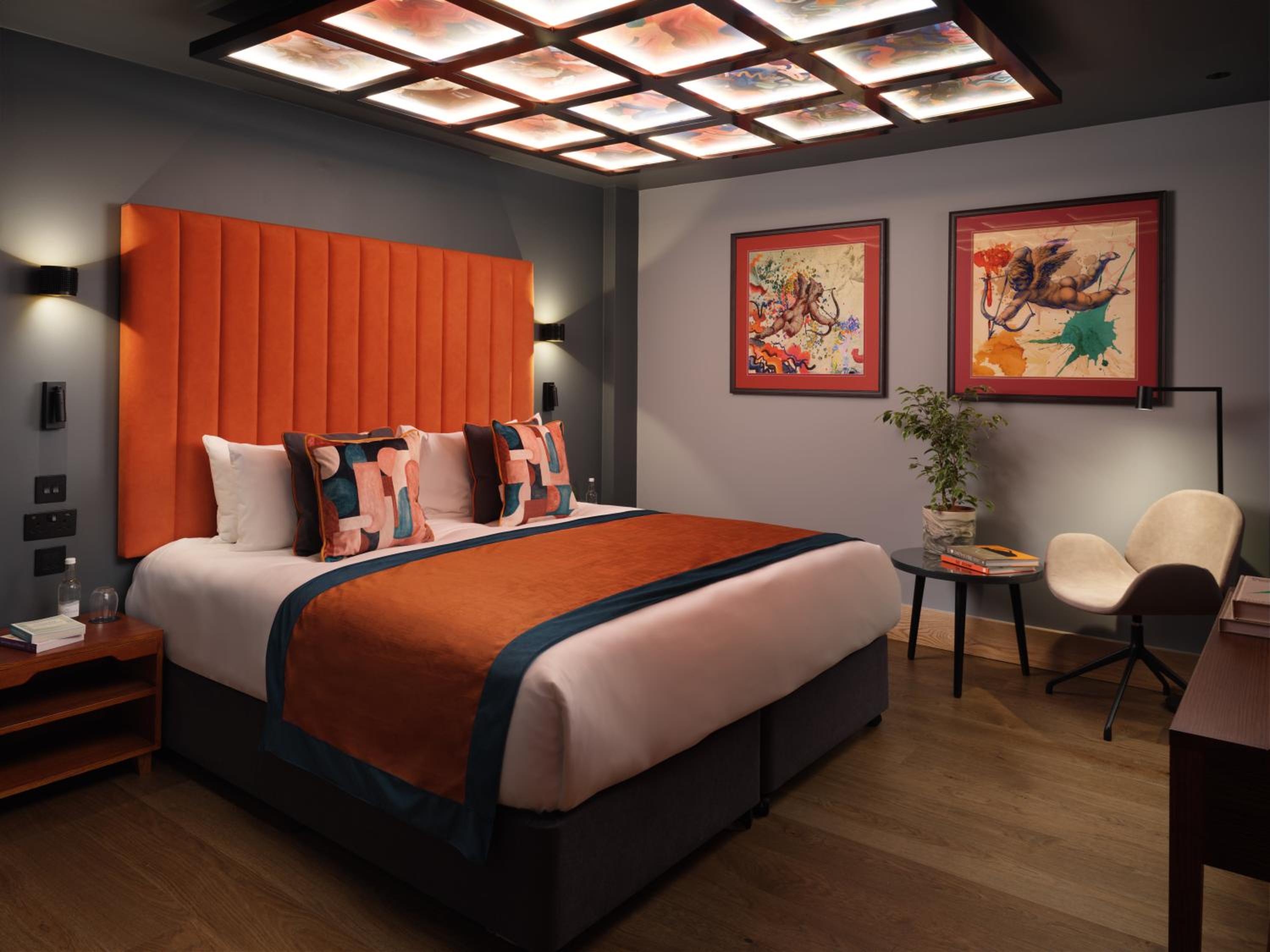 Suite - Photo 10