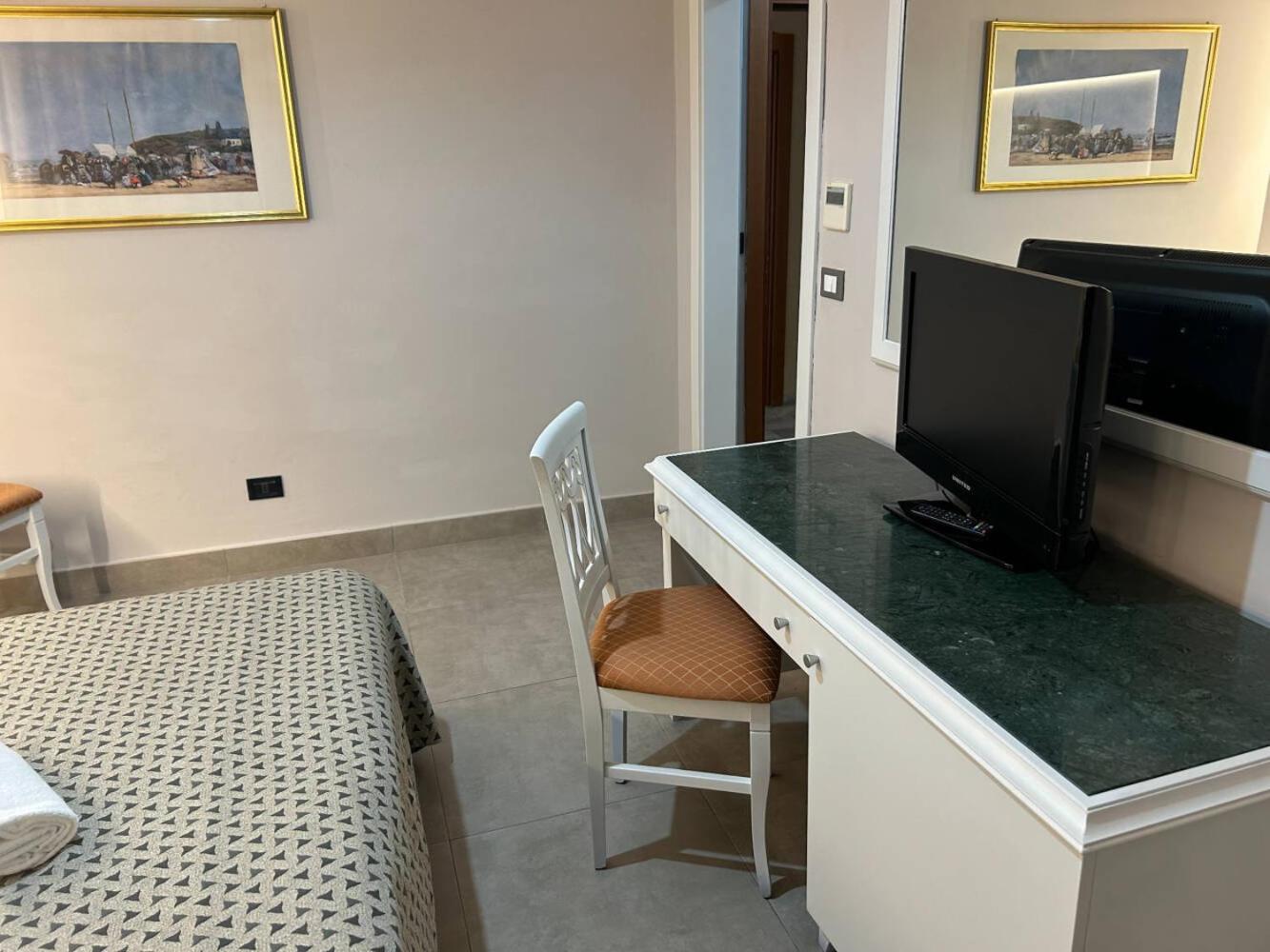 Standard Double Room photo 3
