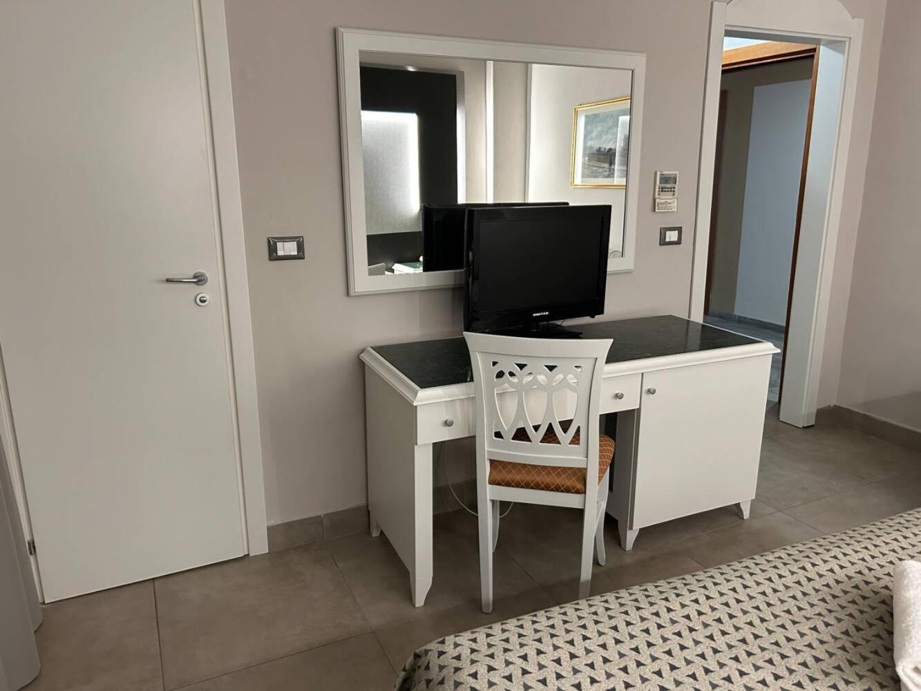 Double Room with Sea View photo 3