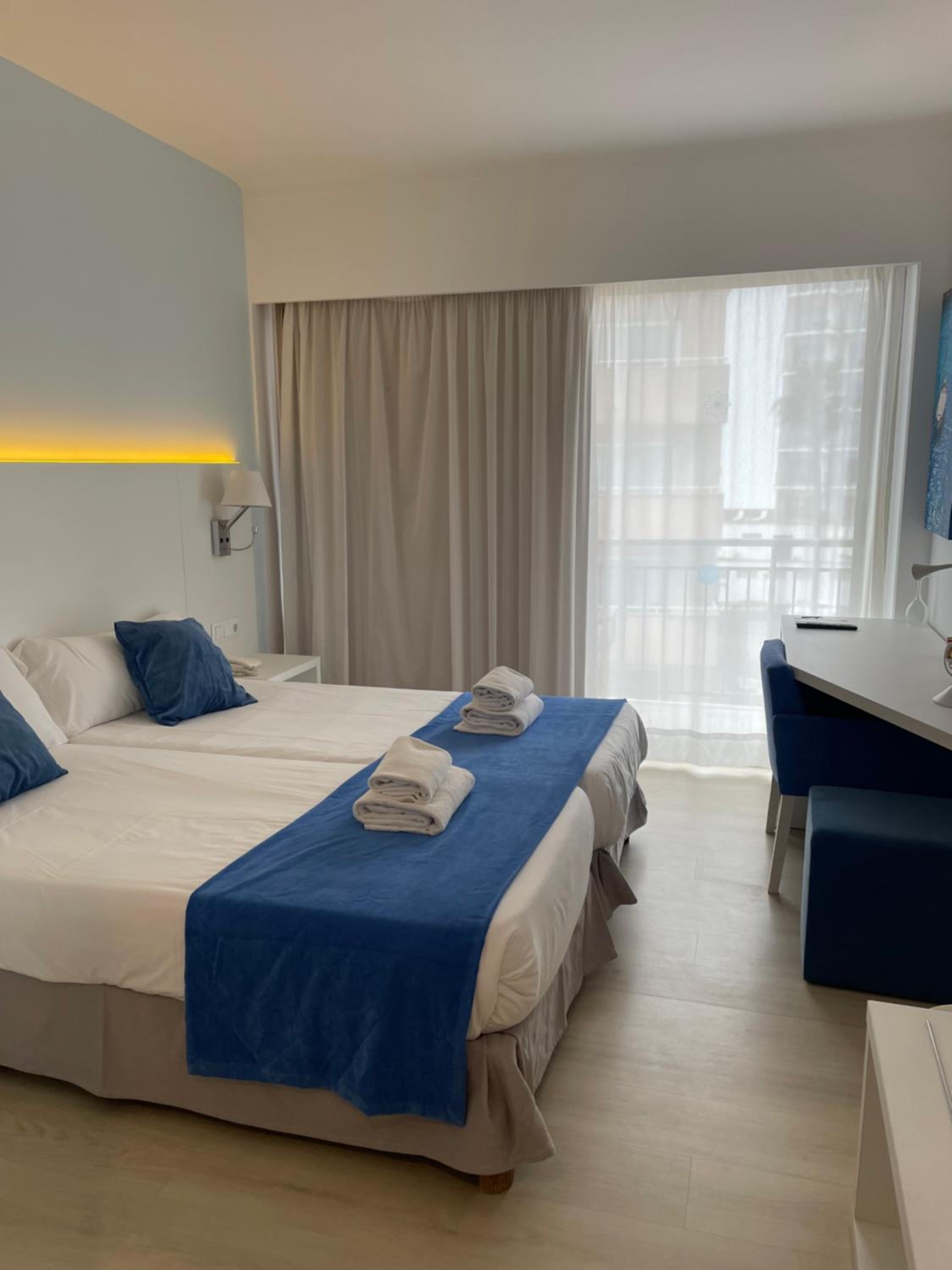 Twin Room - Photo 2