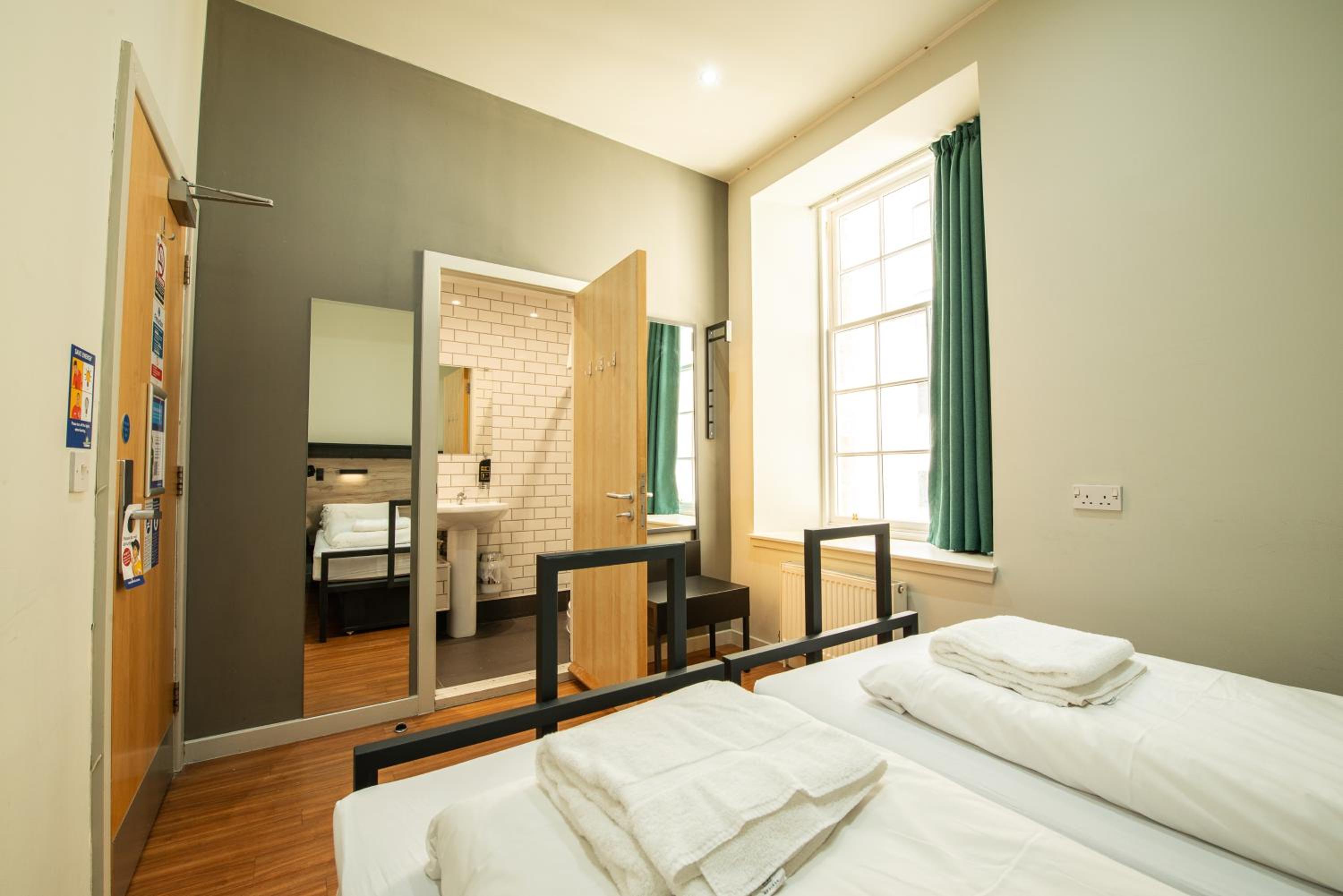 Twin Room - Photo 4