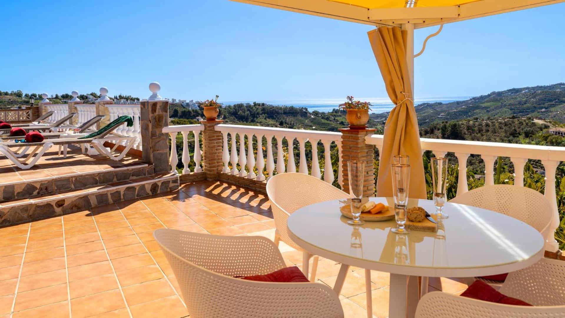 Villa photo 2