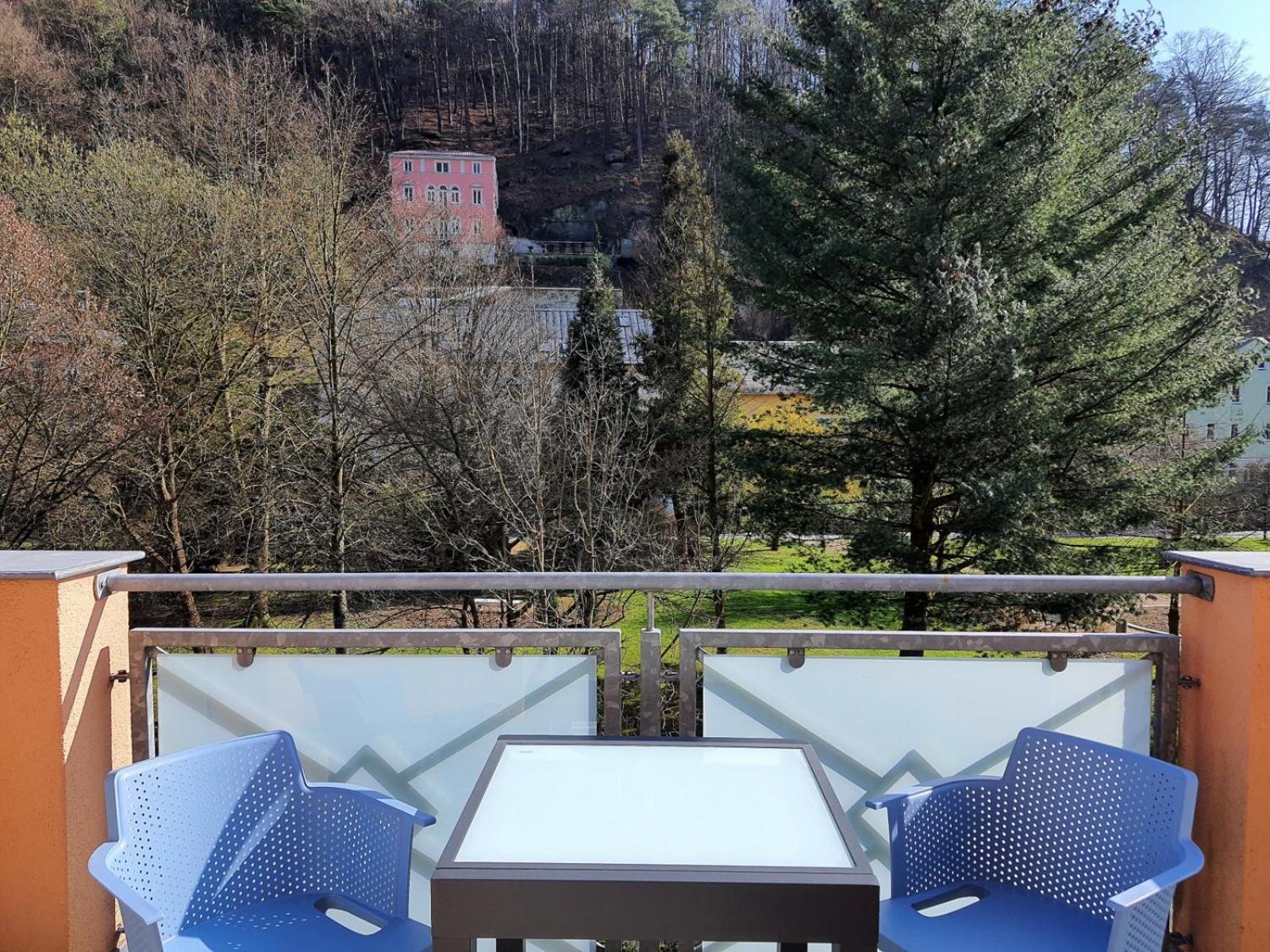 Apartment with Balcony photo 2