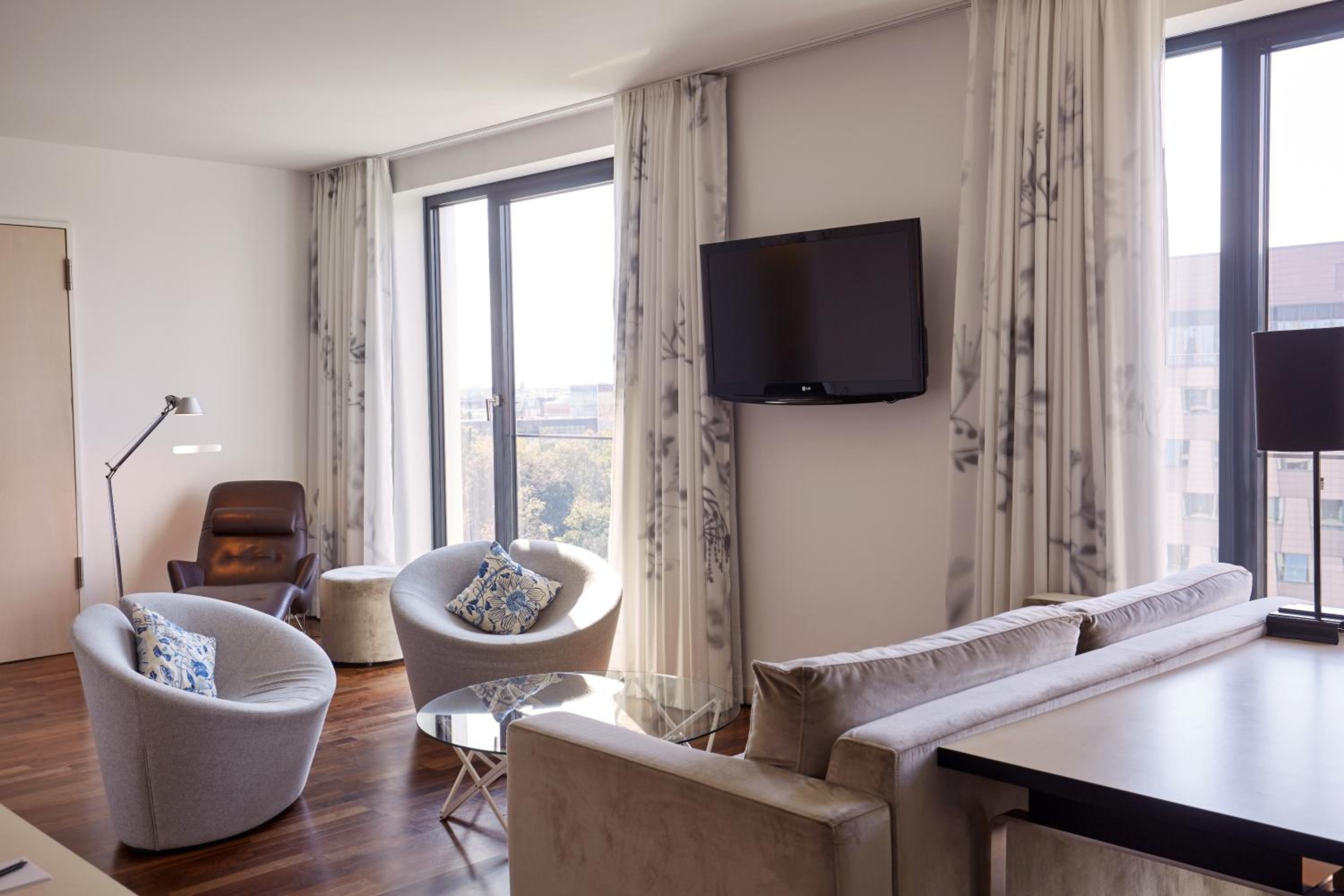Executive Suite thumbnail 5