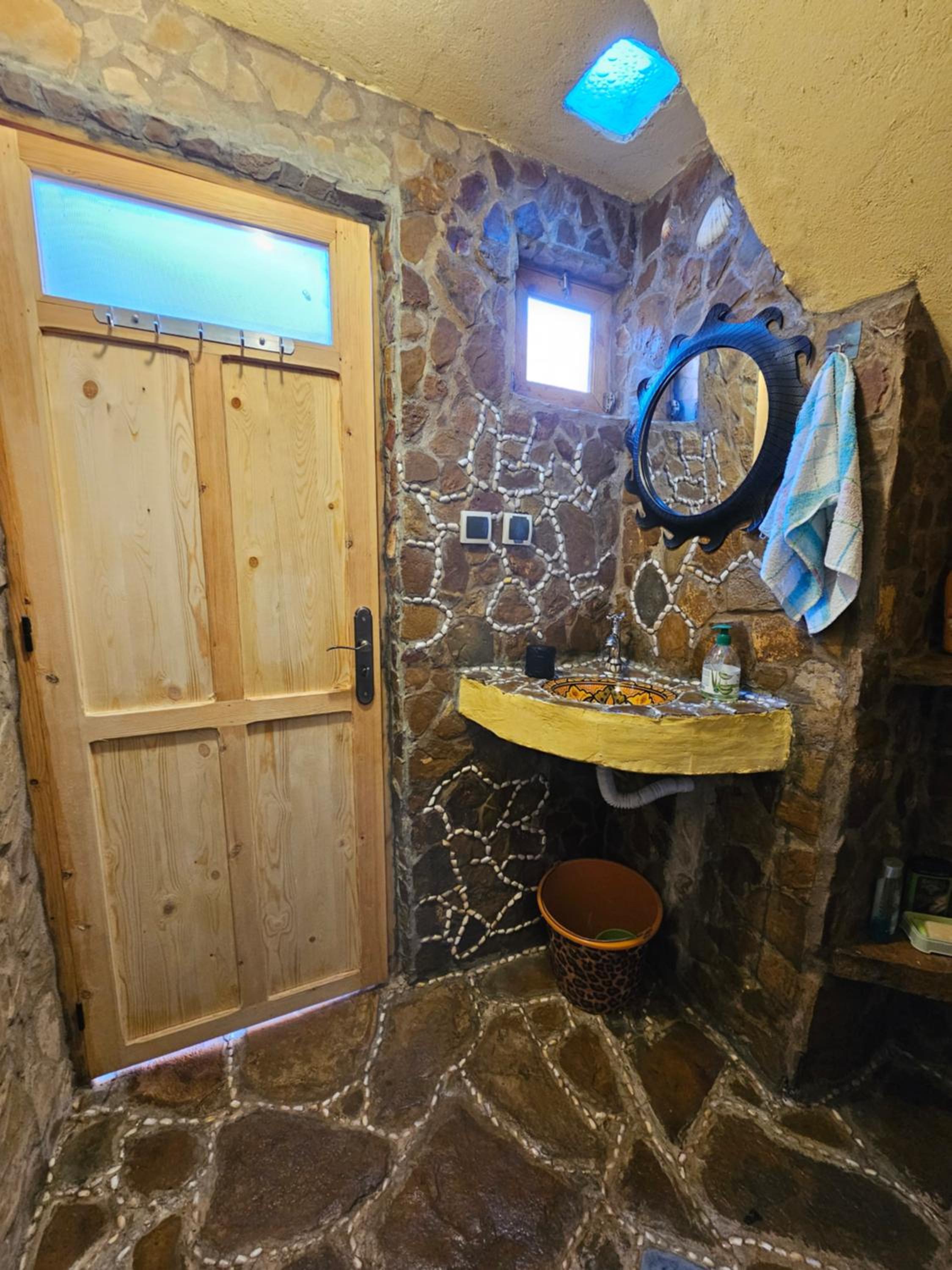 Deluxe Double Room with Shower photo 3