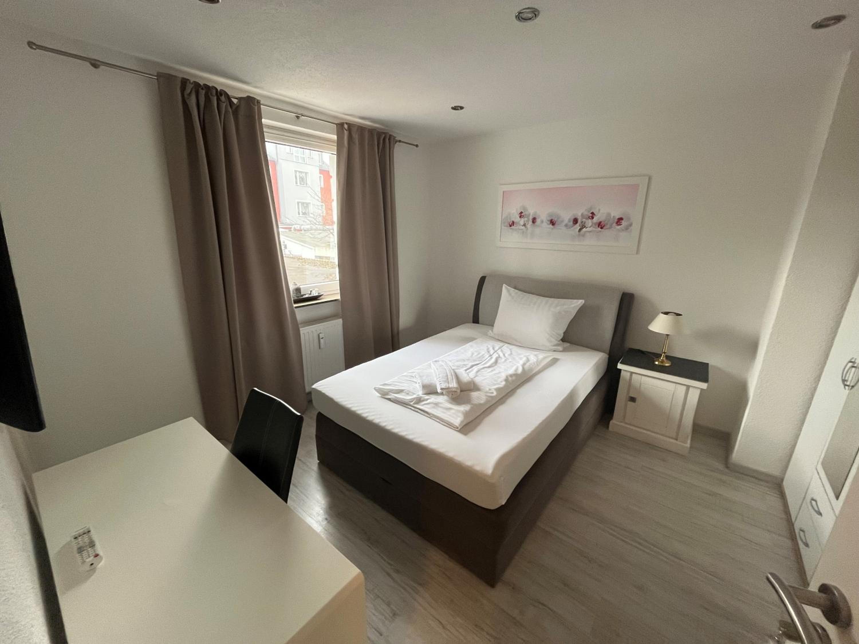 Budget Single Room photo 3