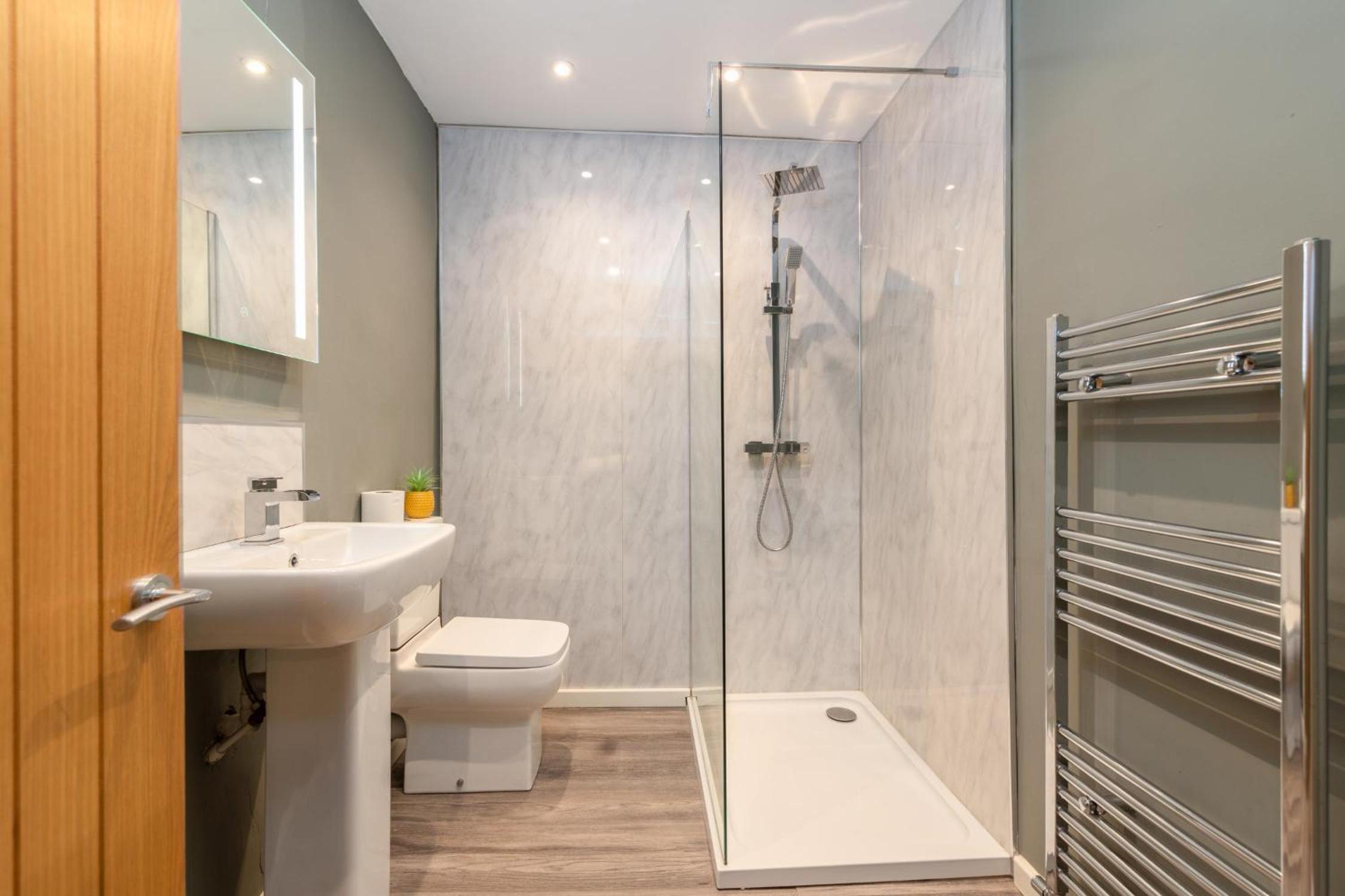Double Room with Private Bathroom - Photo 7