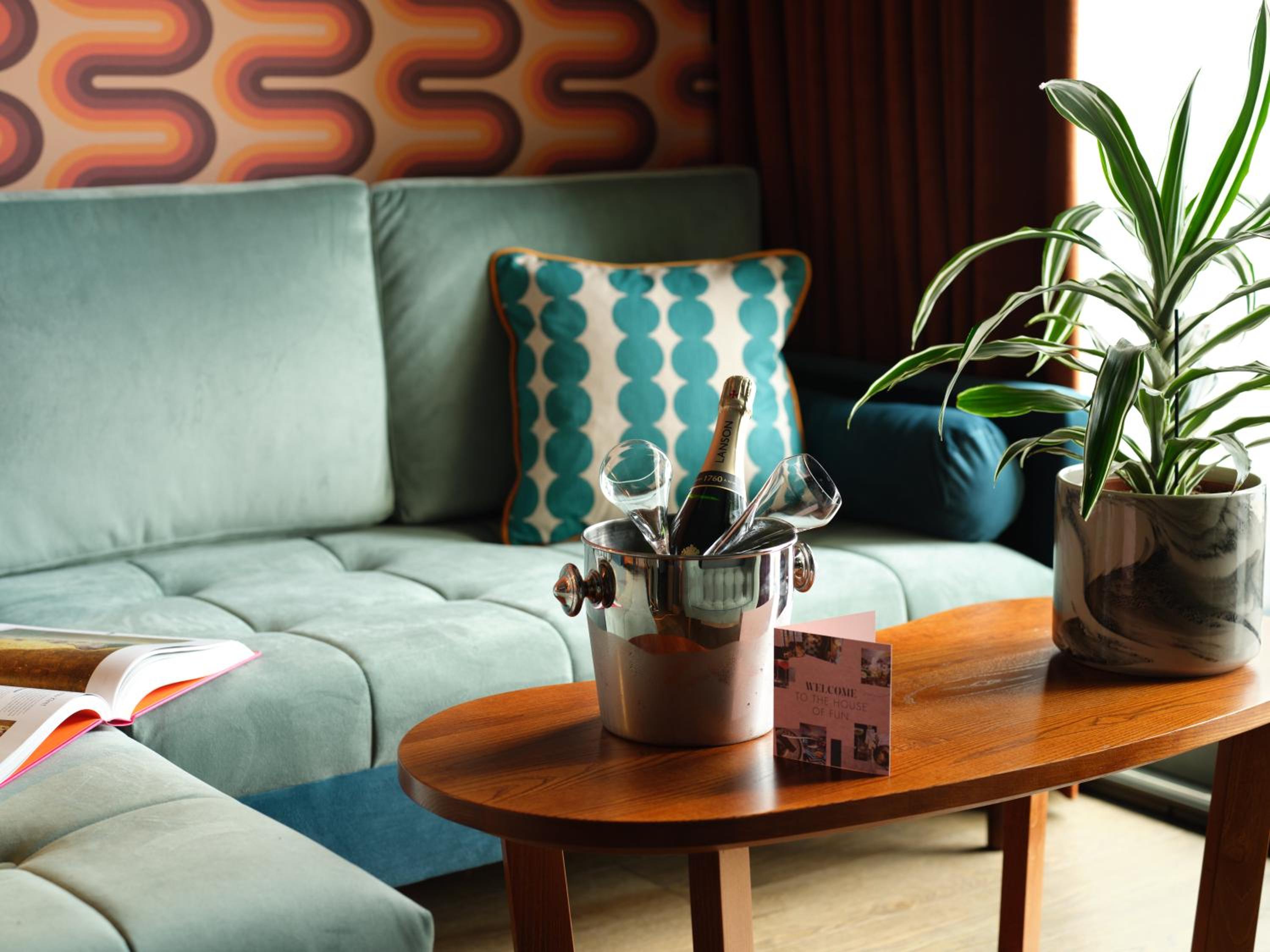 Suite - Photo 6