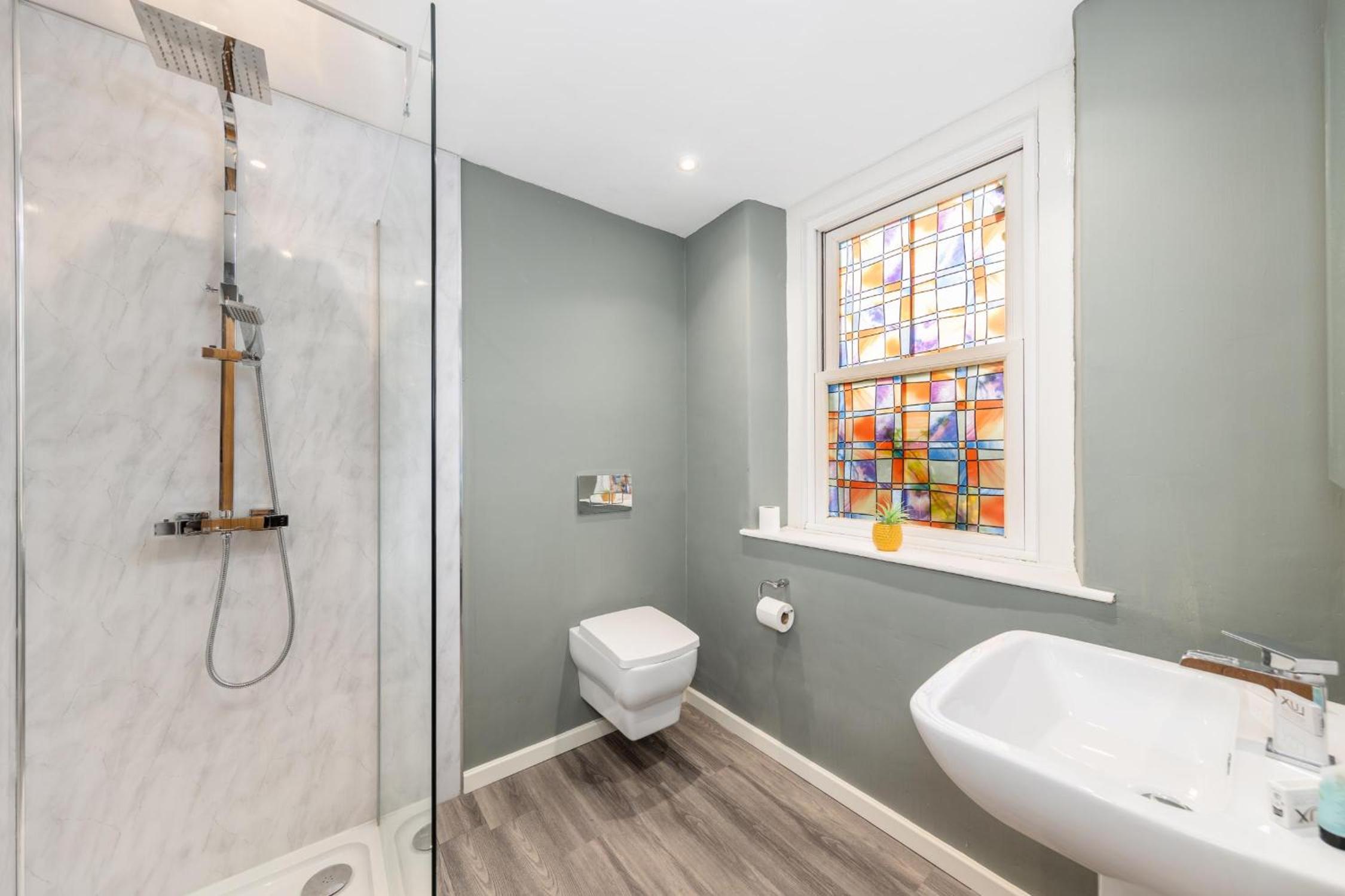 Double Room with Private Bathroom - Photo 4