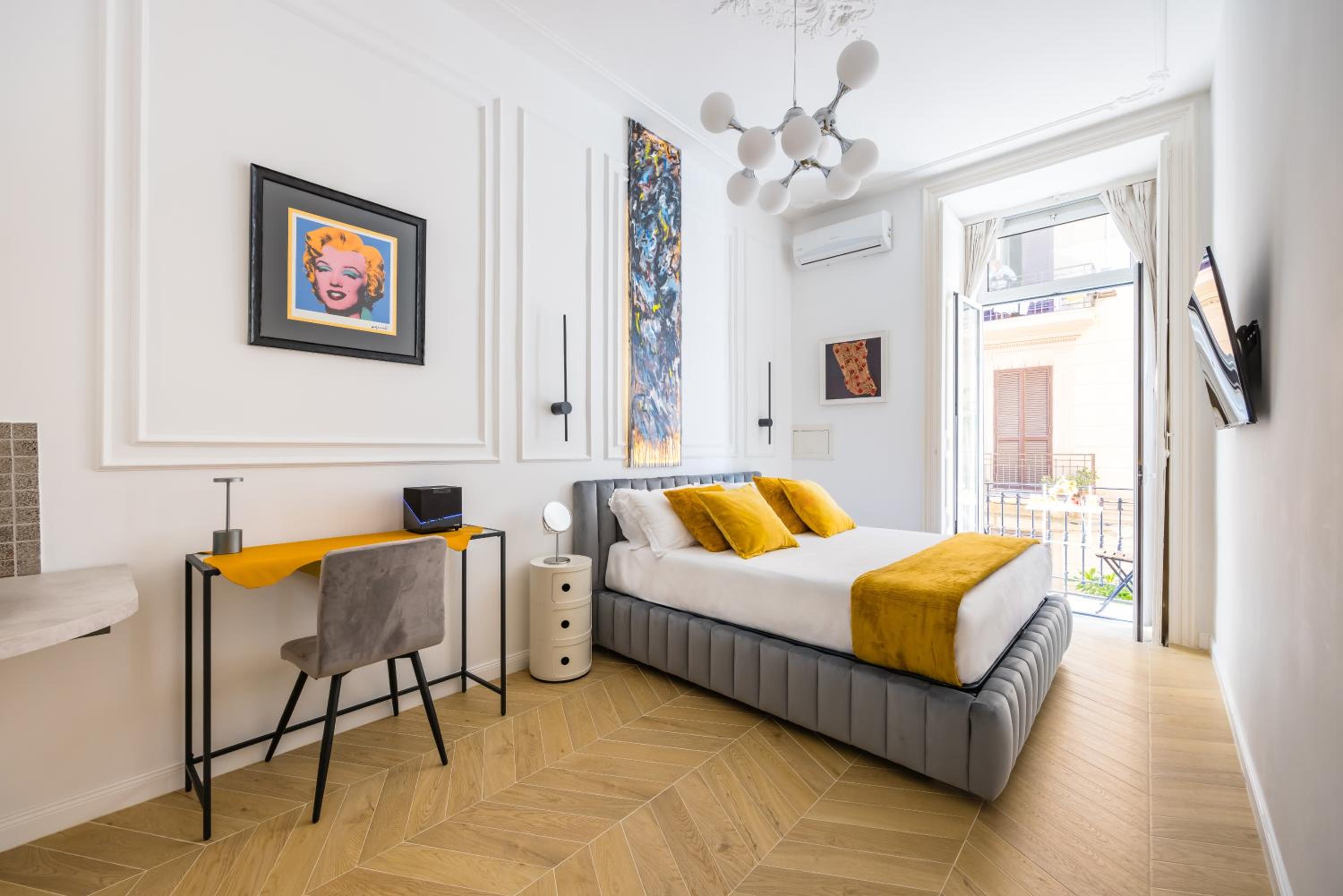 Deluxe Apartment