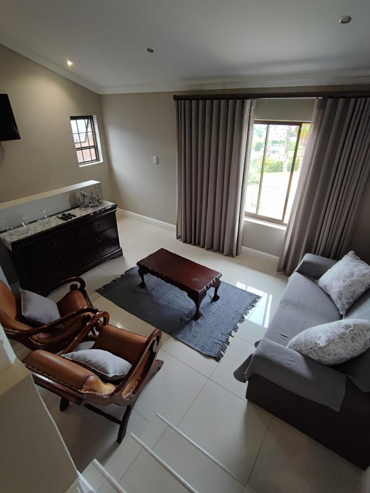 Double Room with Patio - Photo 8