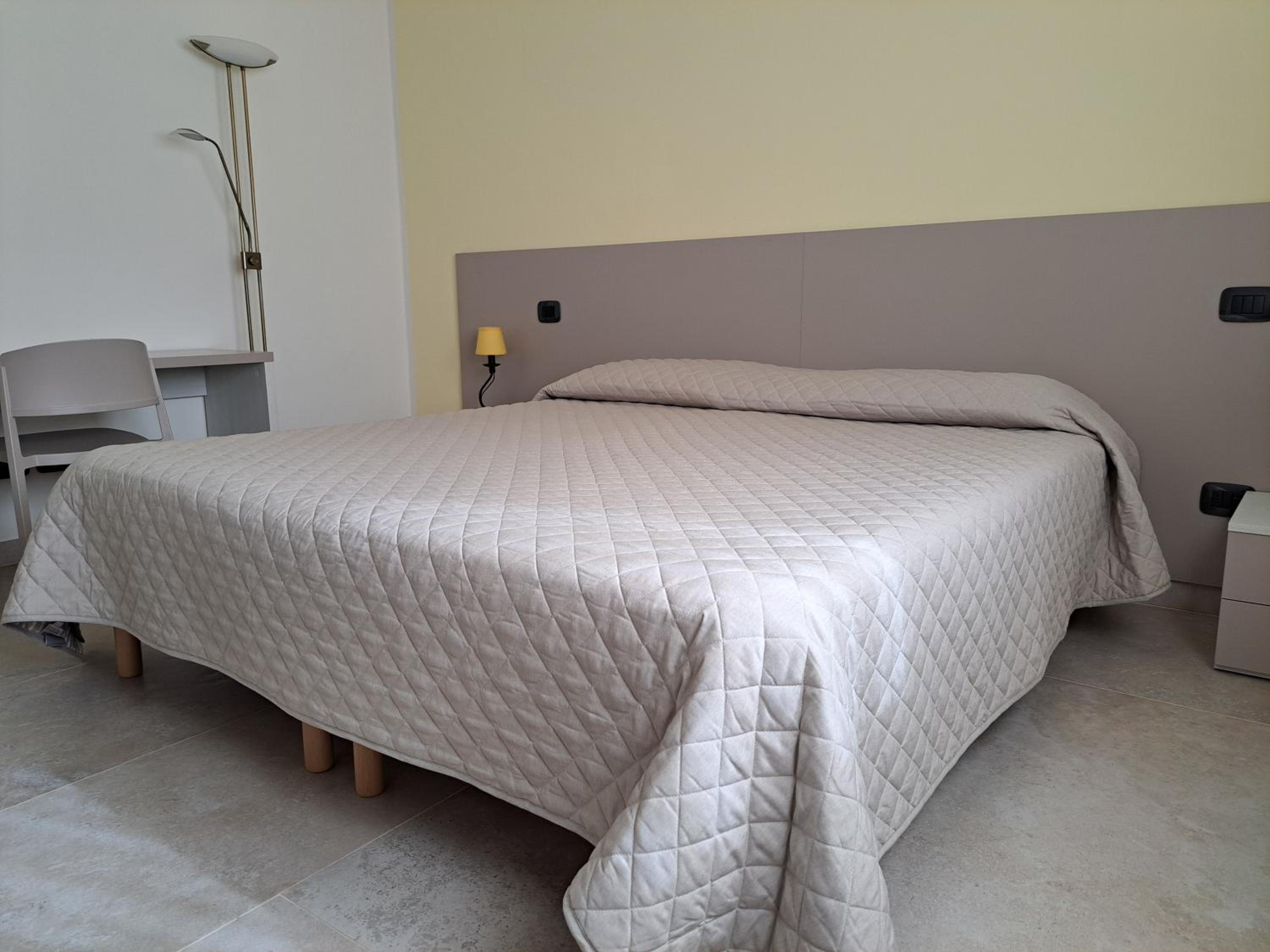 Double or Twin Room - Photo 6