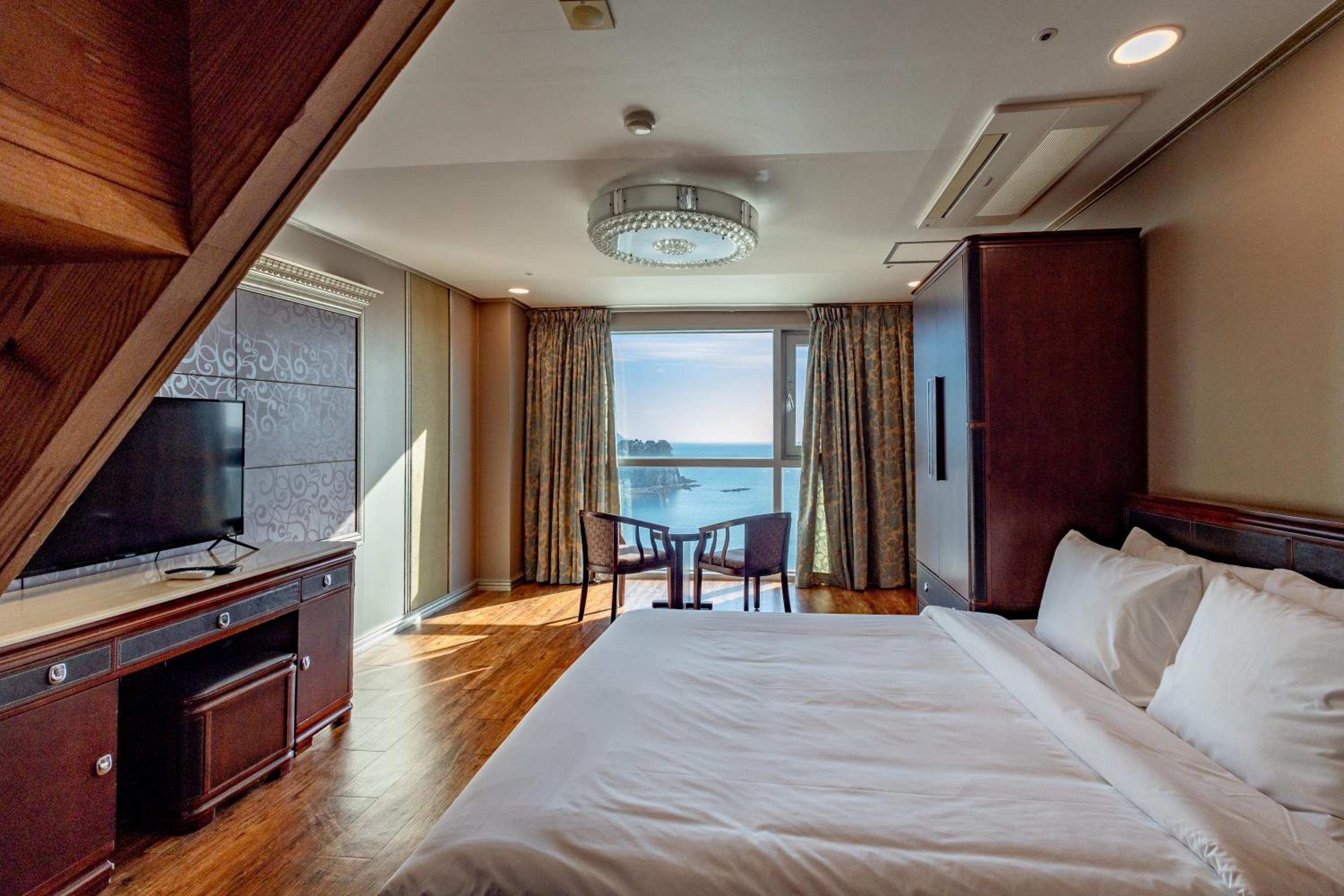 Presidential Double Suite photo 3