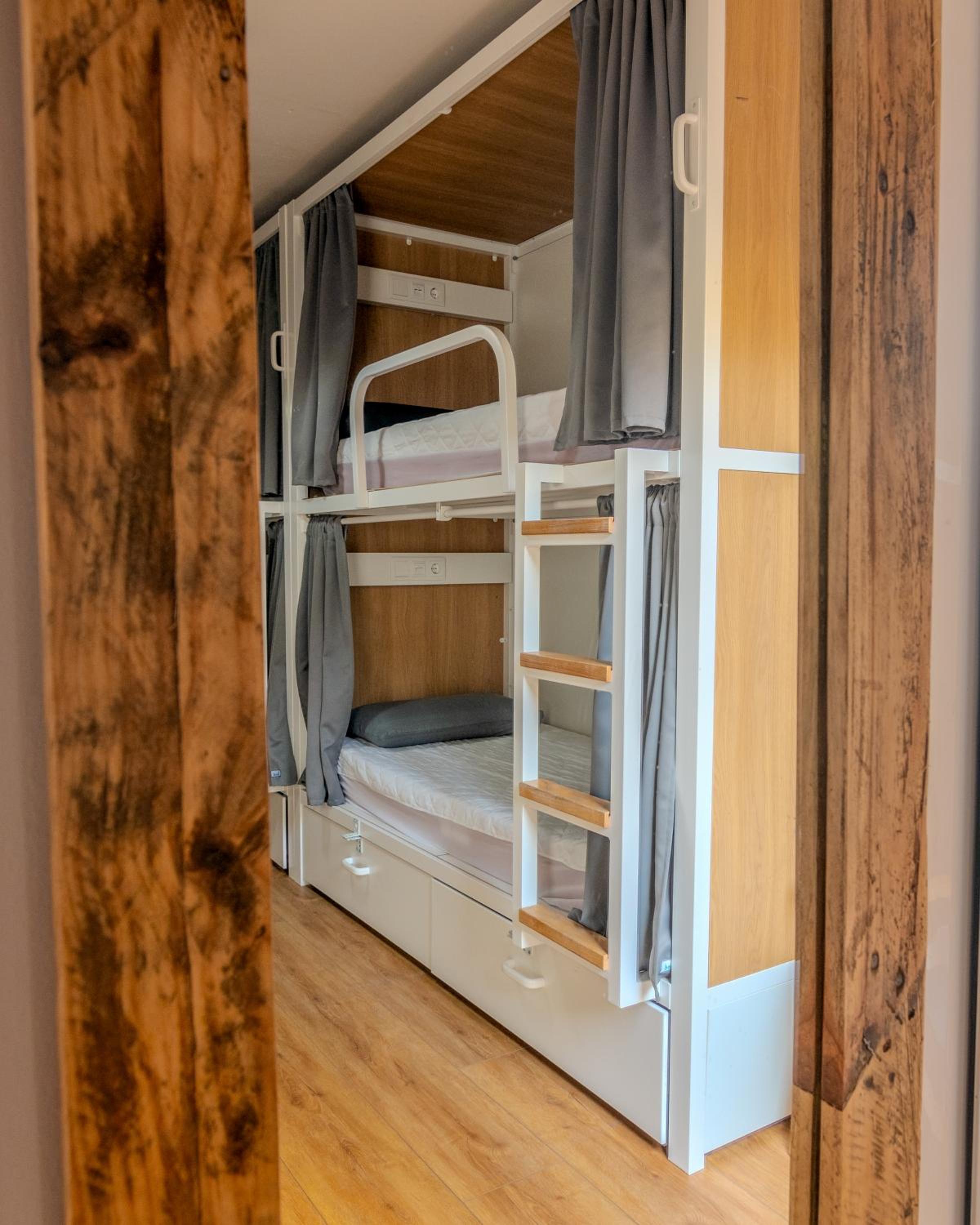 Single Bed in 6-Bed Dormitory Room photo 2