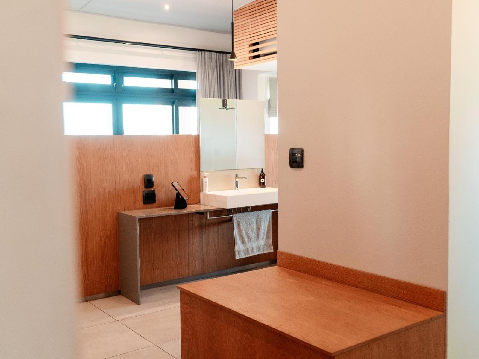 Superior Suite - Photo 9