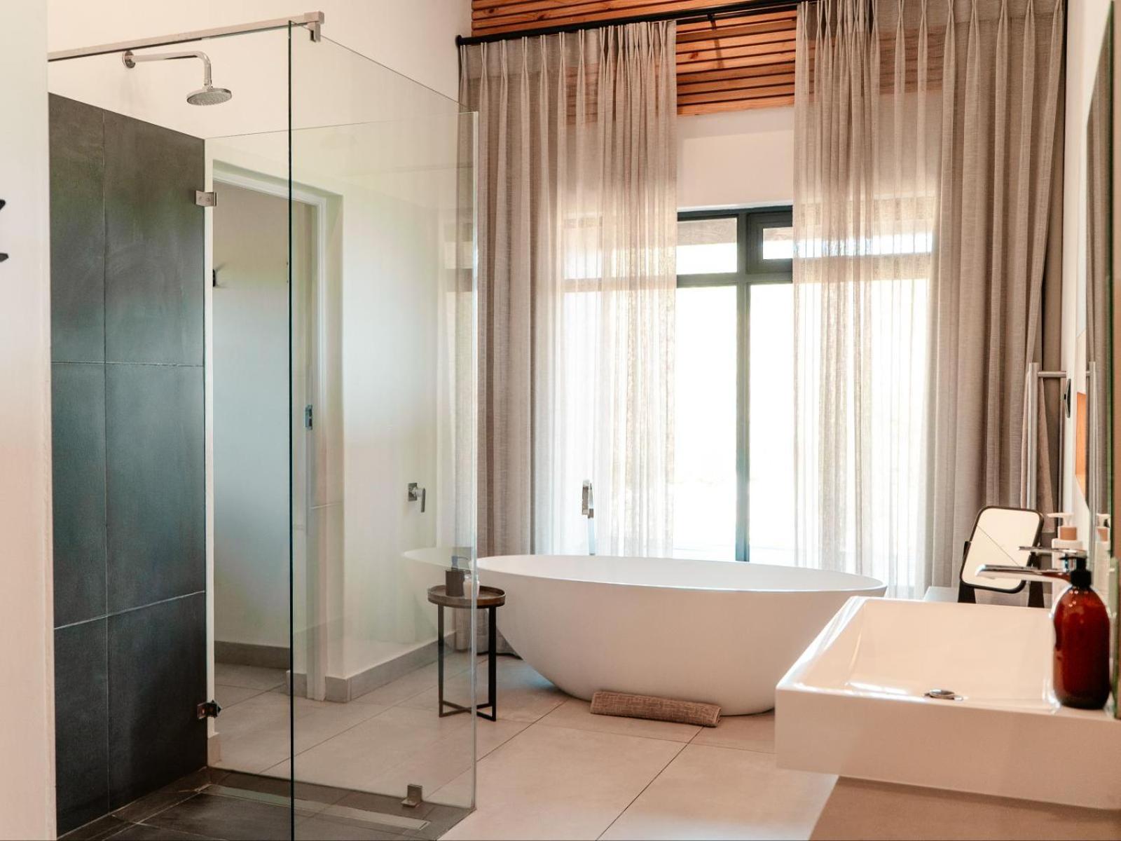 Superior Suite - Photo 12
