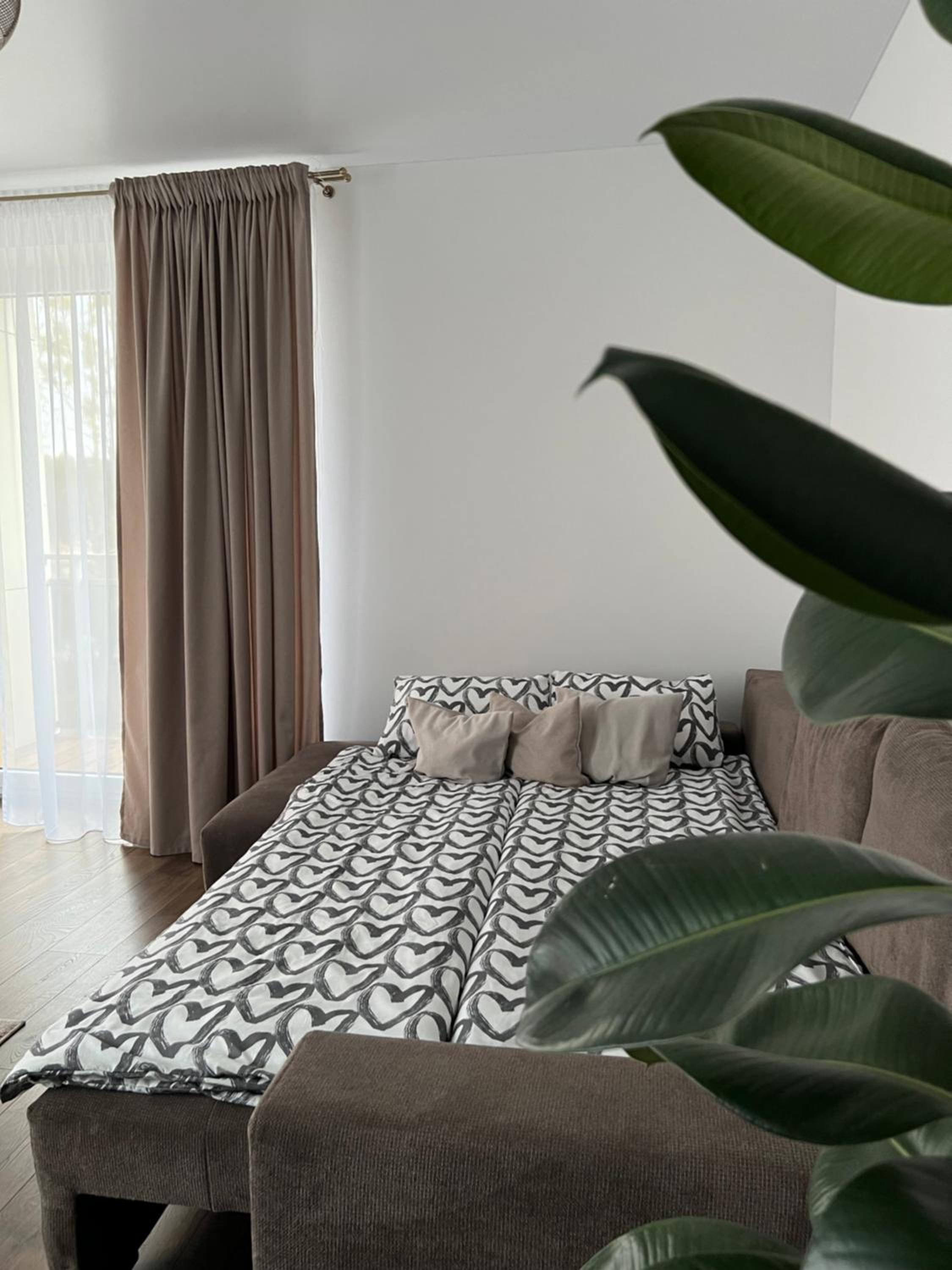 One-Bedroom Apartment - Photo 1