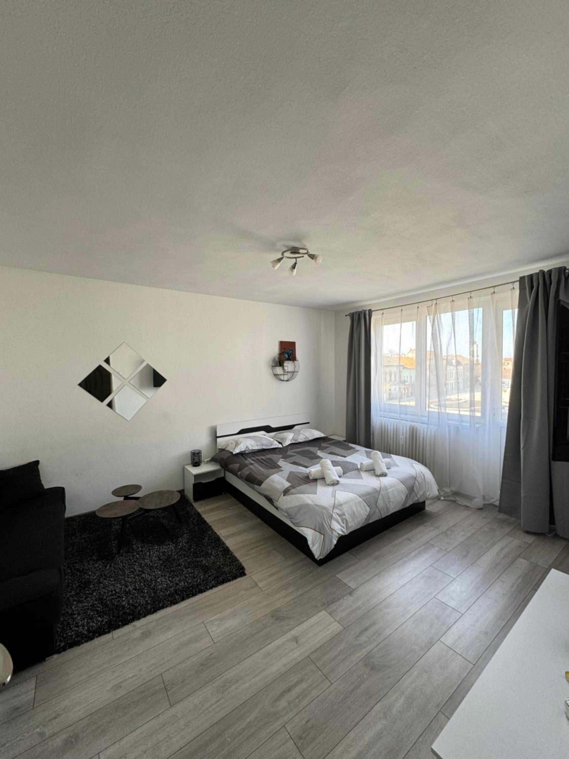 Apartment with Terrace - Photo 2