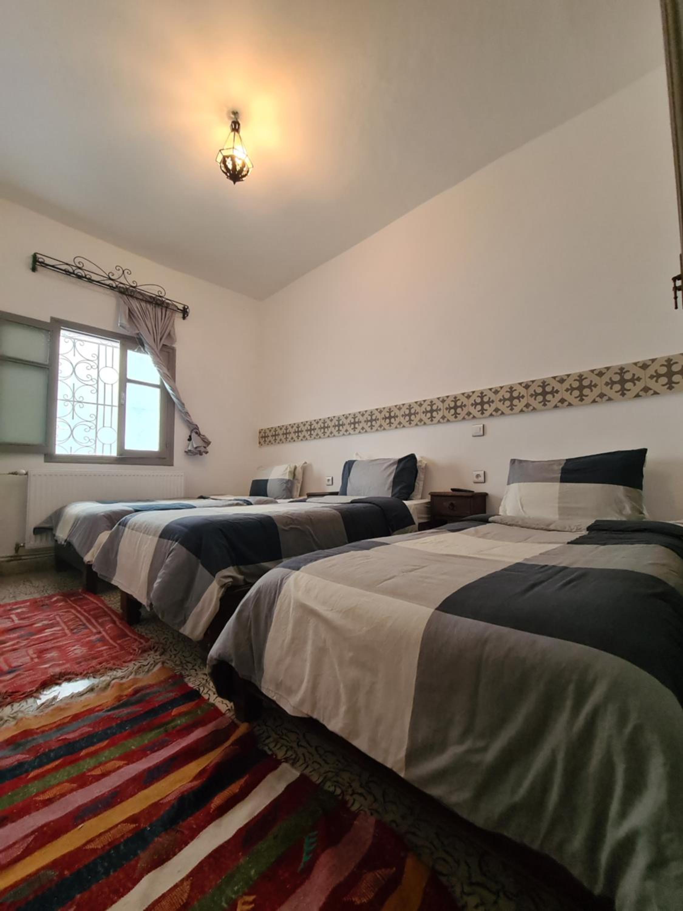 Twin Room - Photo 12
