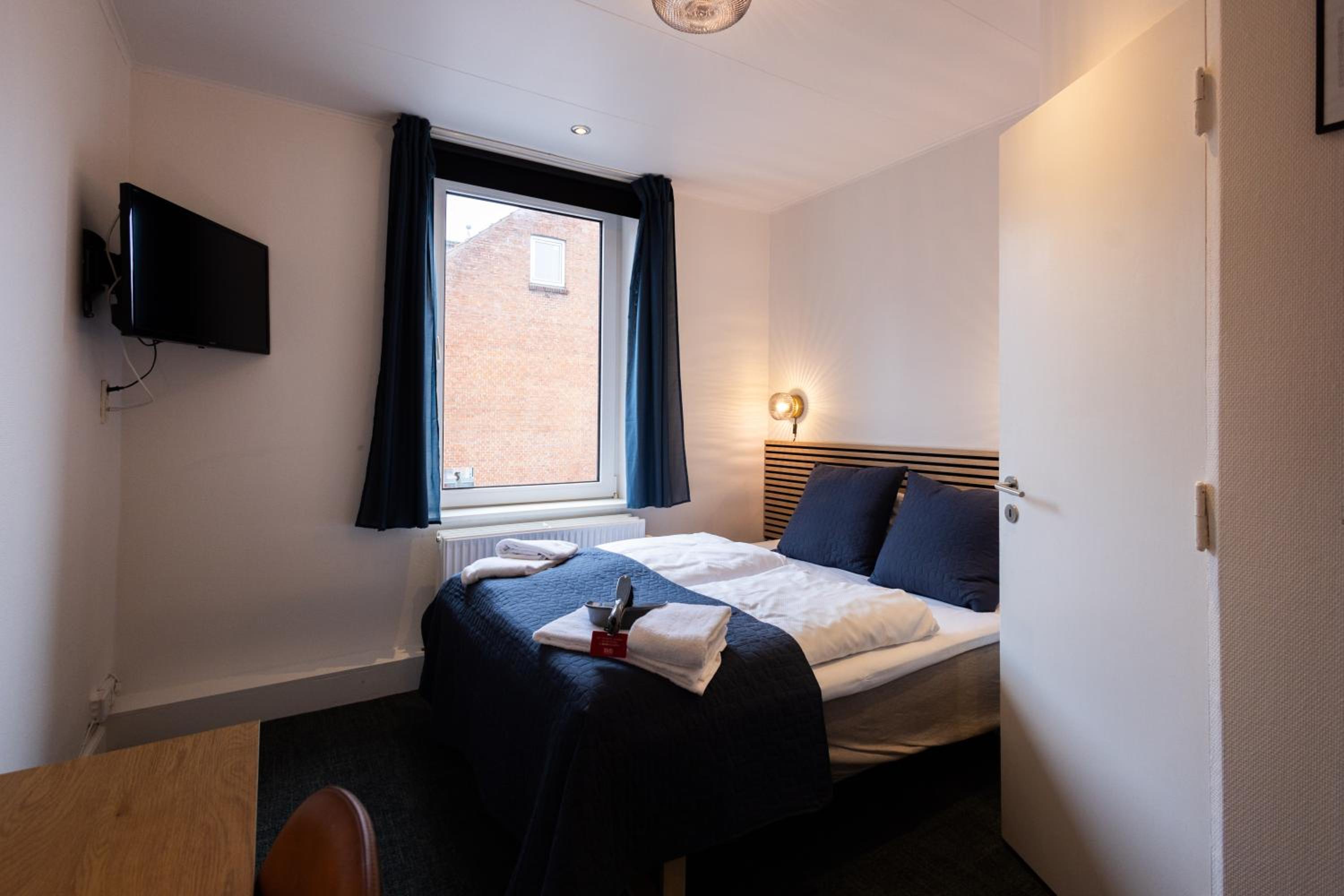 Standard Twin Room - Photo 5