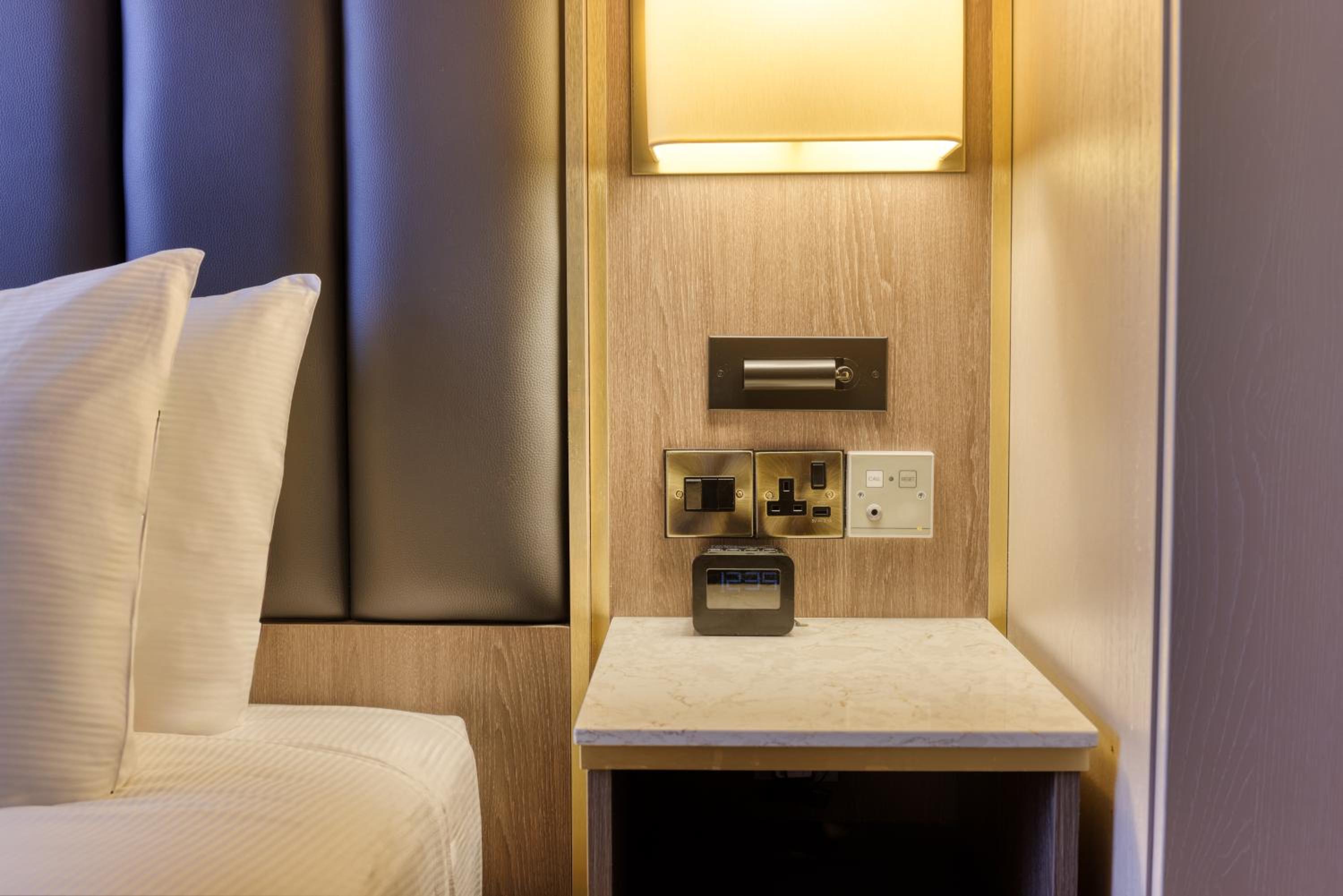 Queen Room - Mobility Access