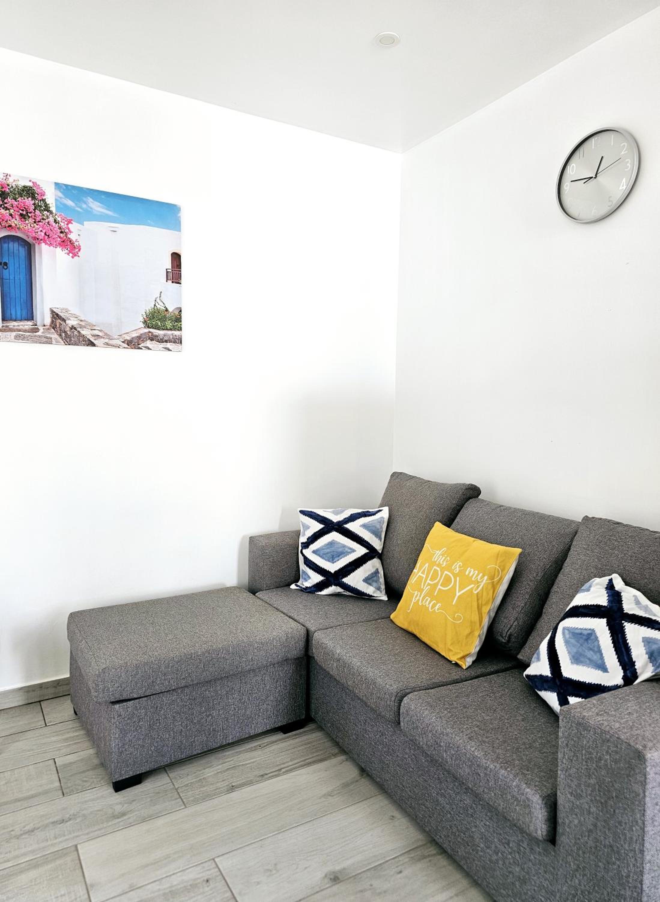 One-Bedroom House photo 2