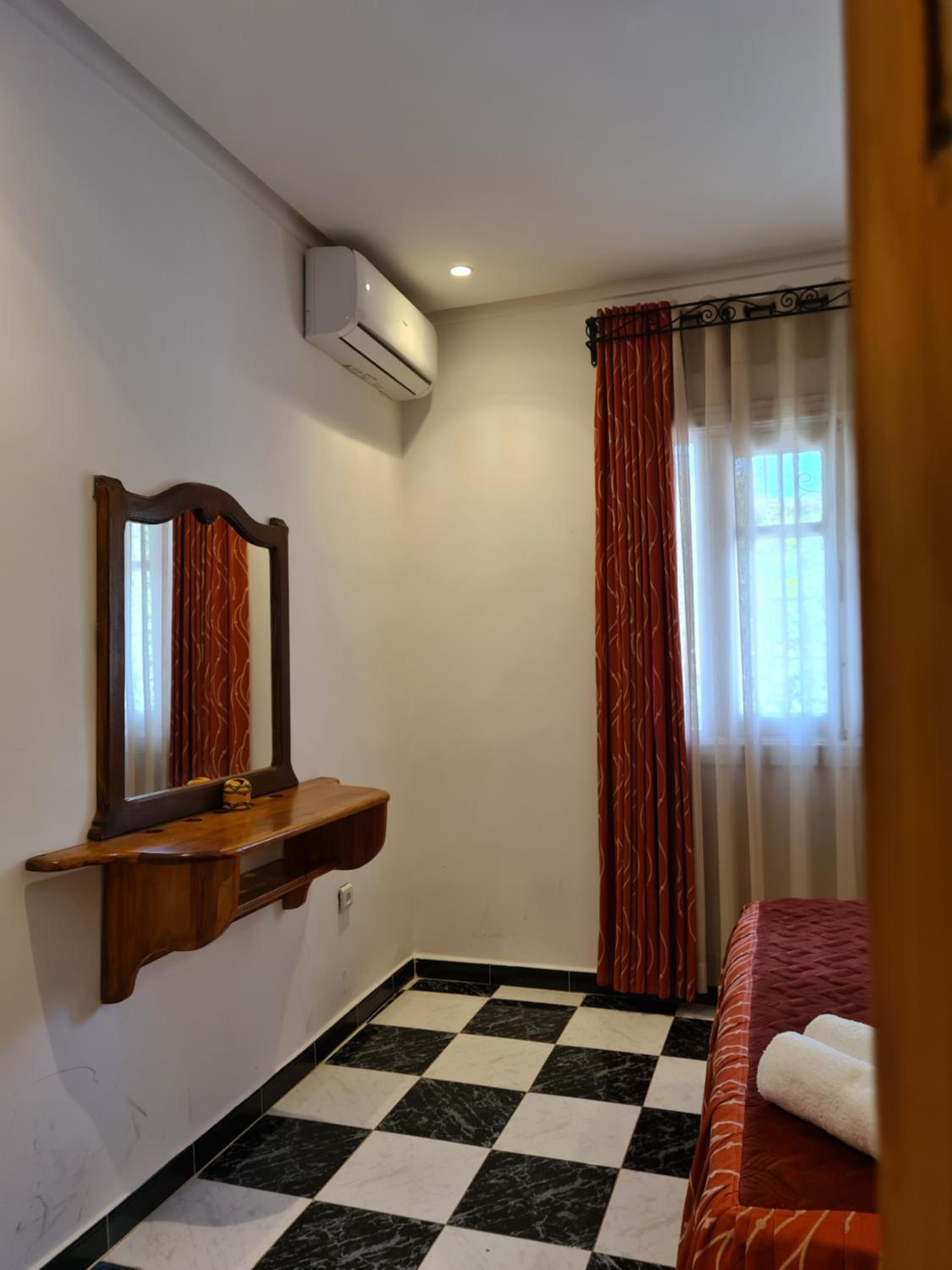 Studio with Balcony - Photo 9