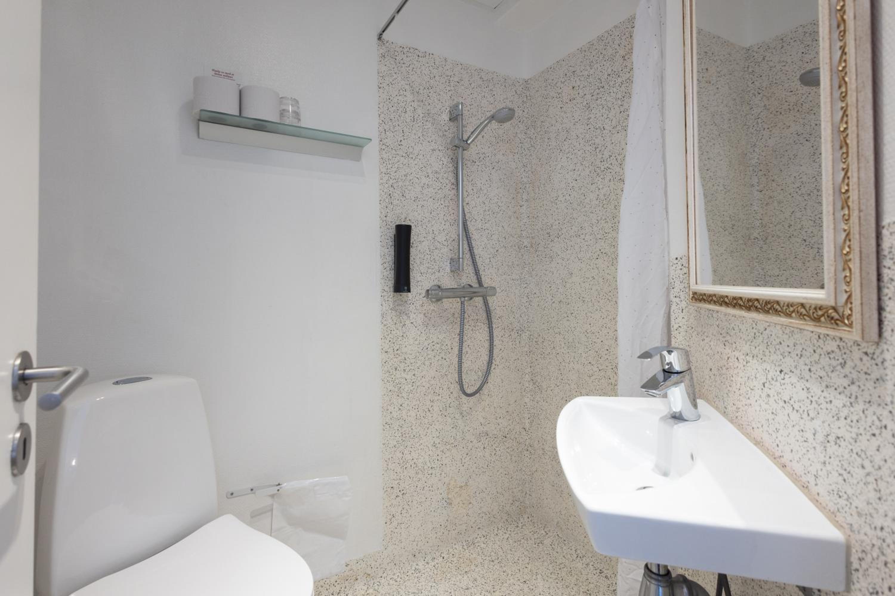 Double Room - Photo 2