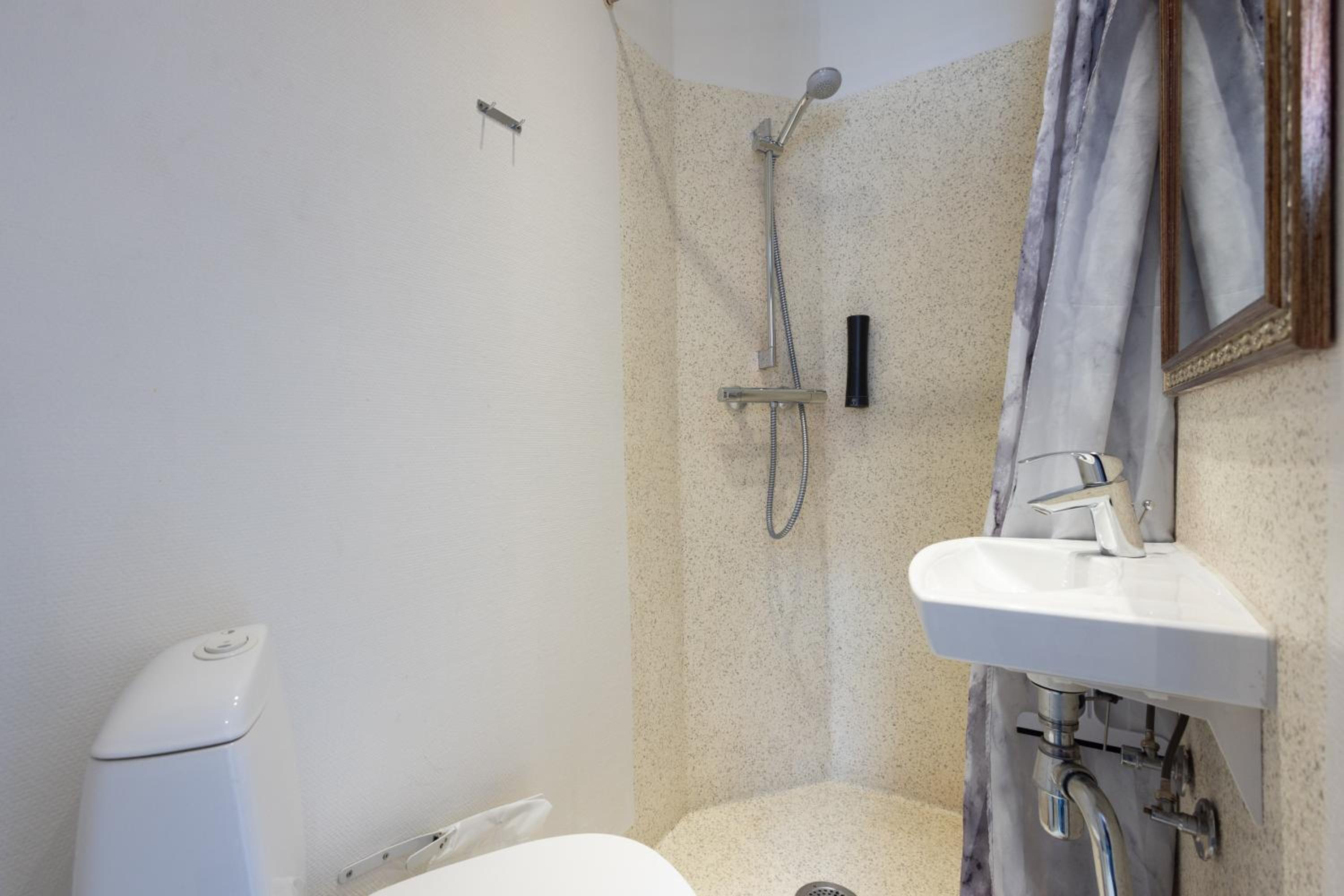 Double Room - Photo 6